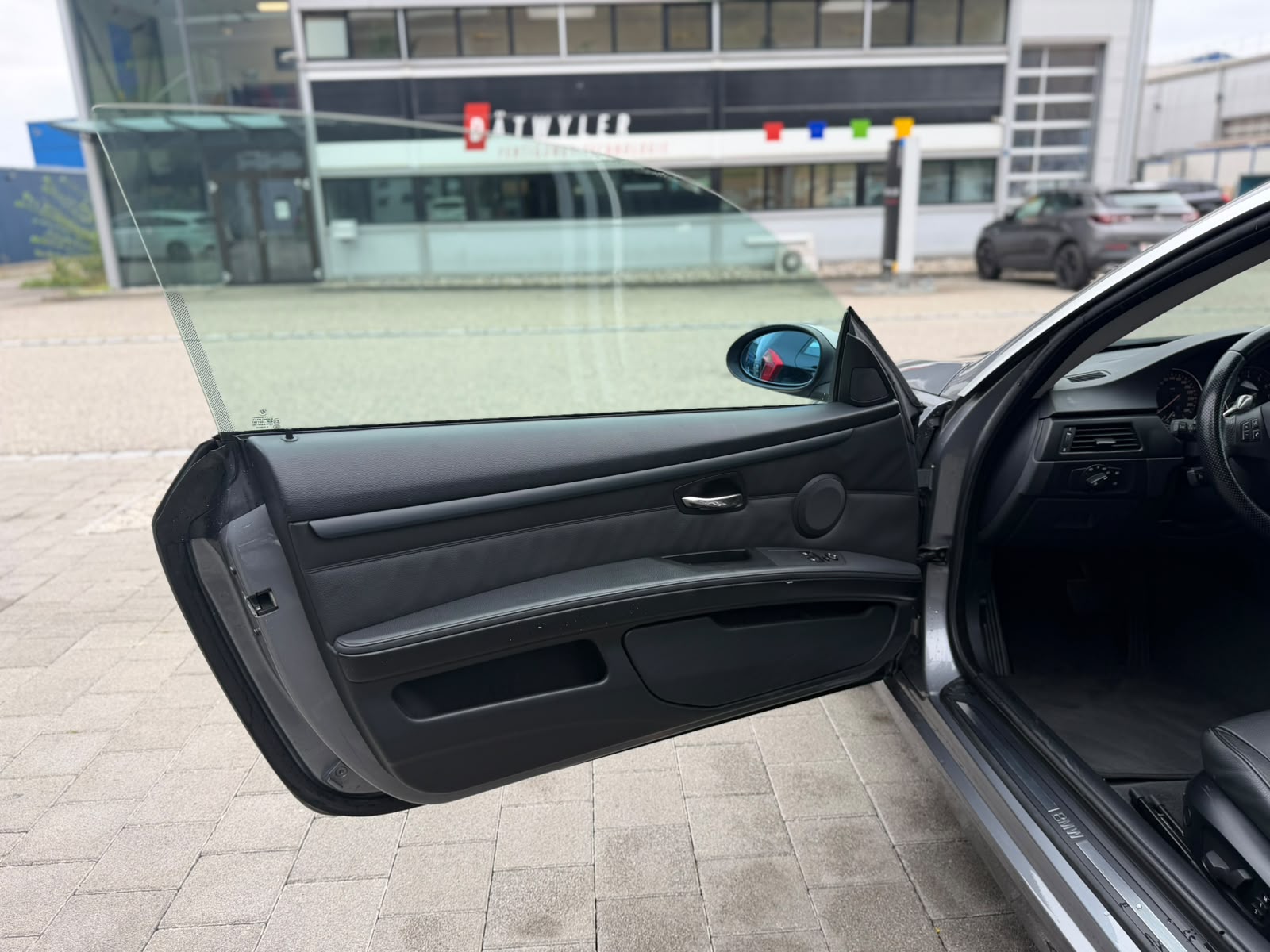 BMW 335i Coupé-image-14