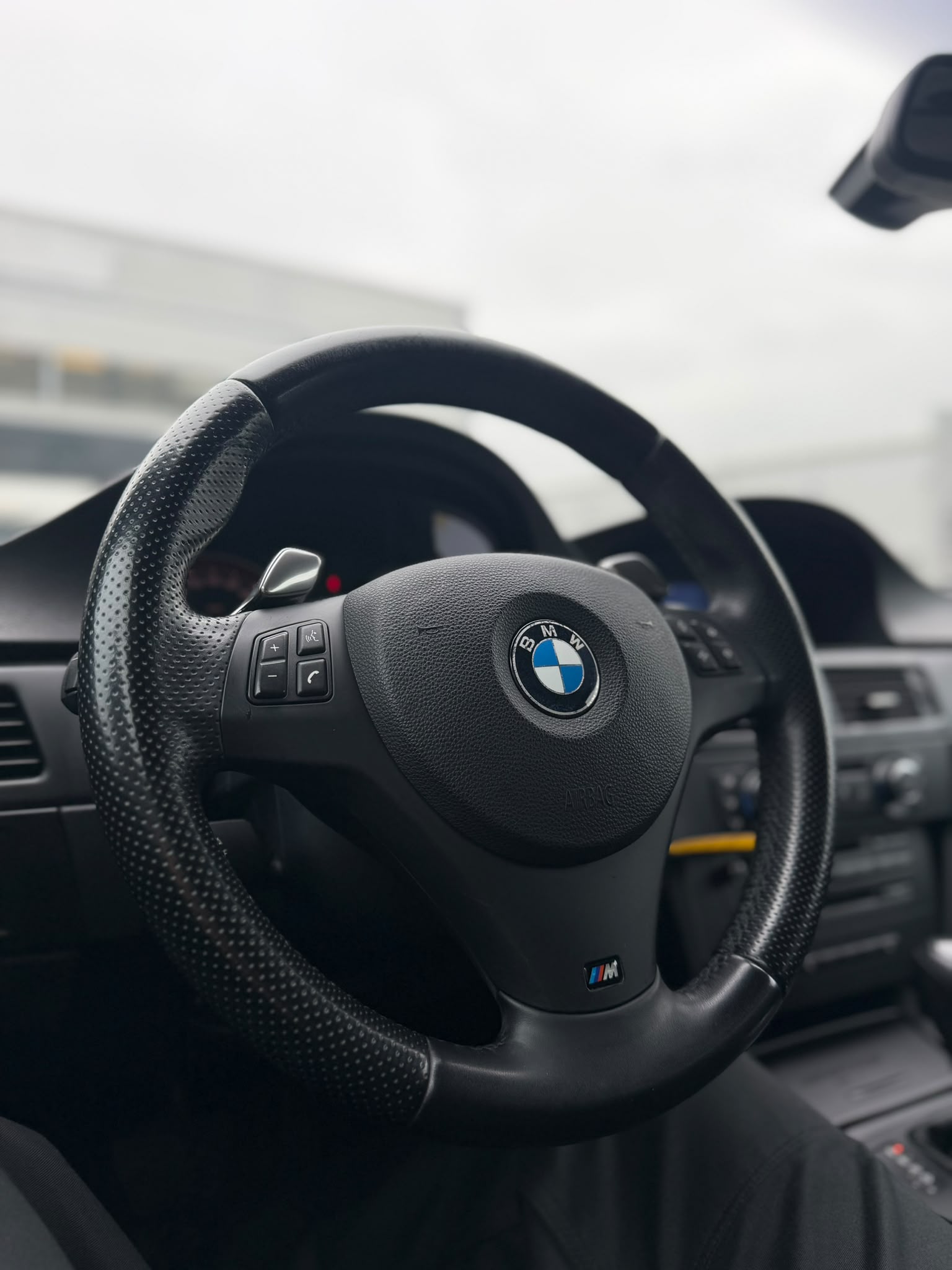 BMW 335i Coupé-image-23