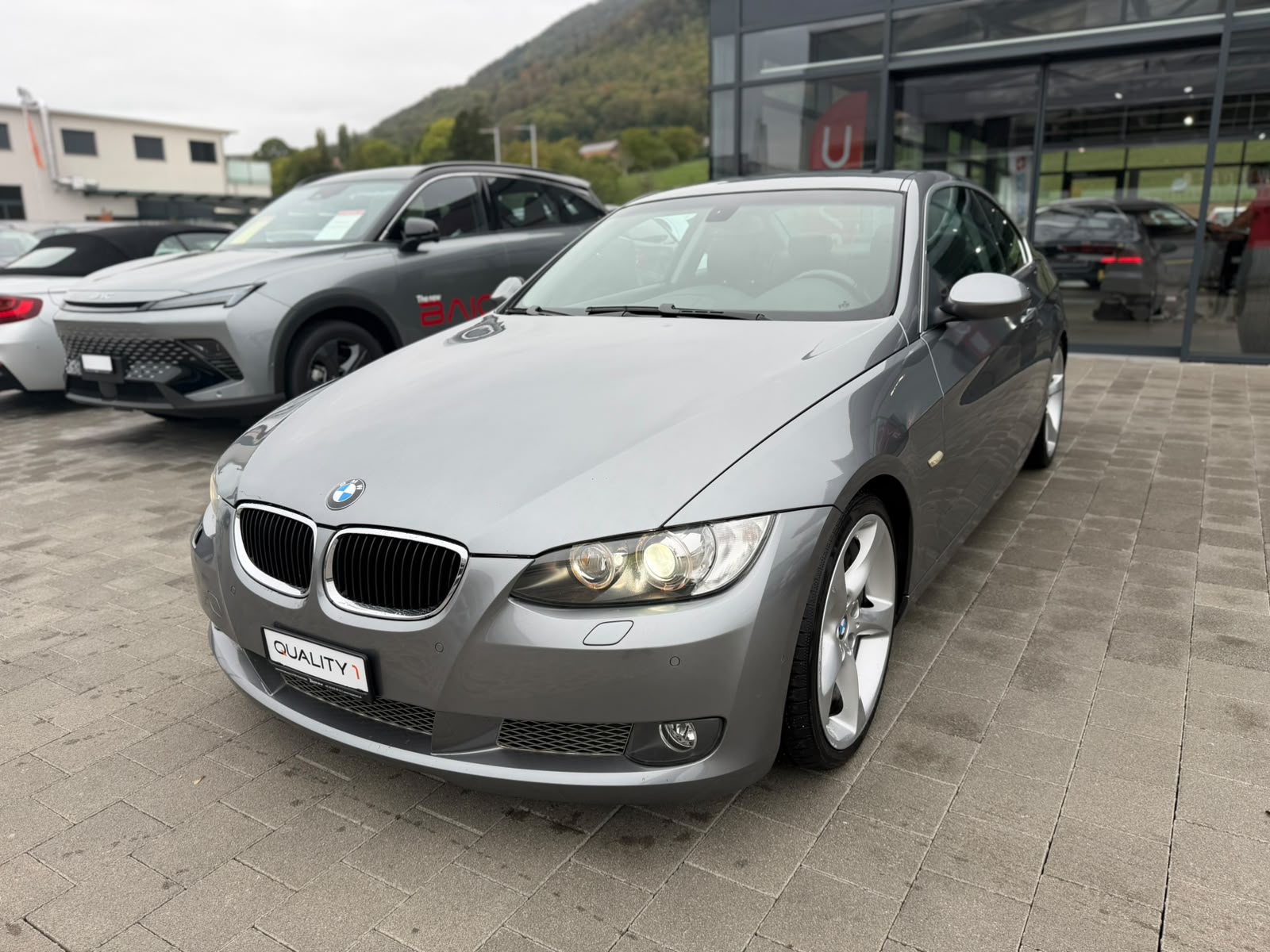 BMW 335i Coupé-image-3