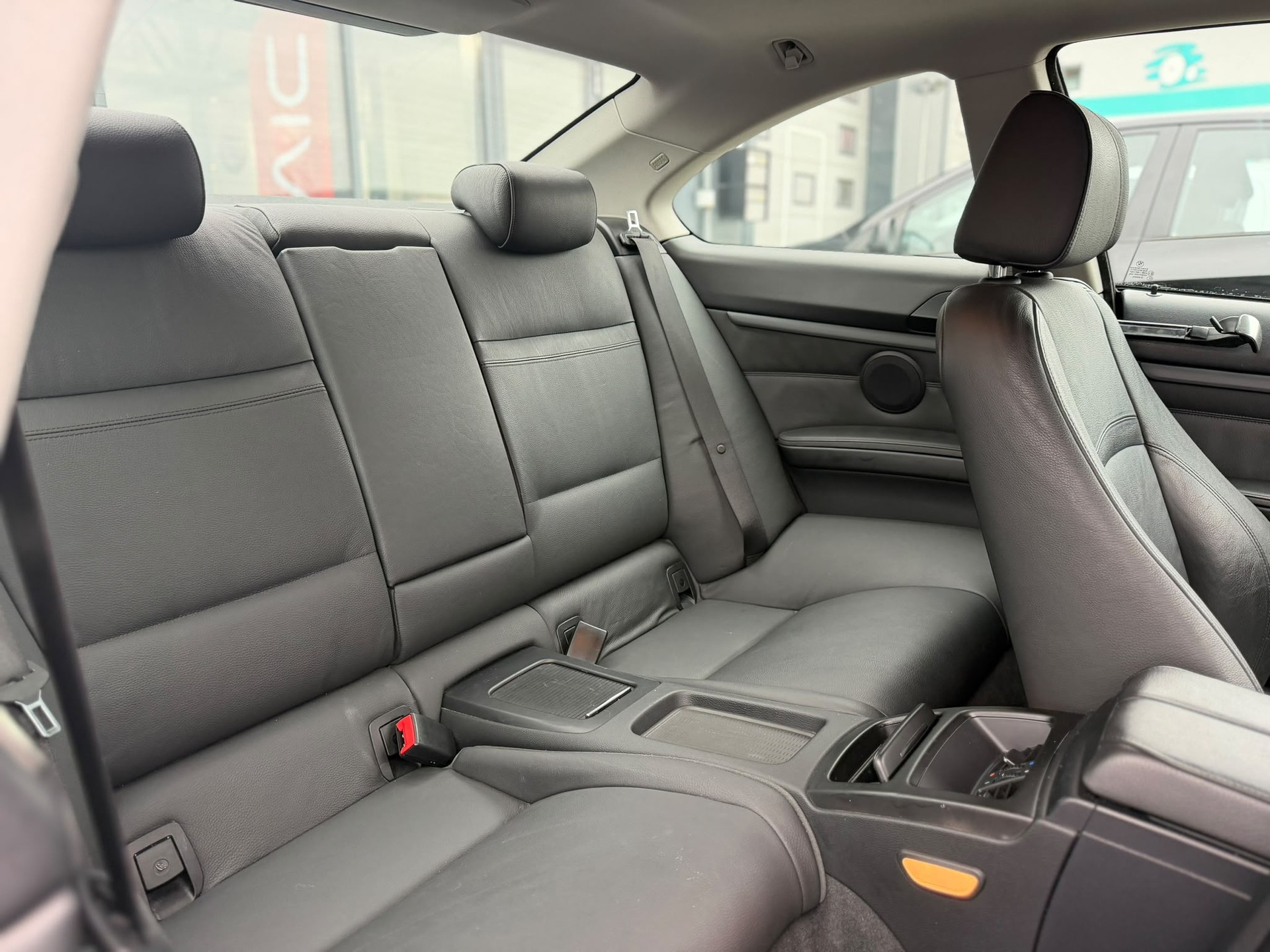 BMW 335i Coupé-image-16