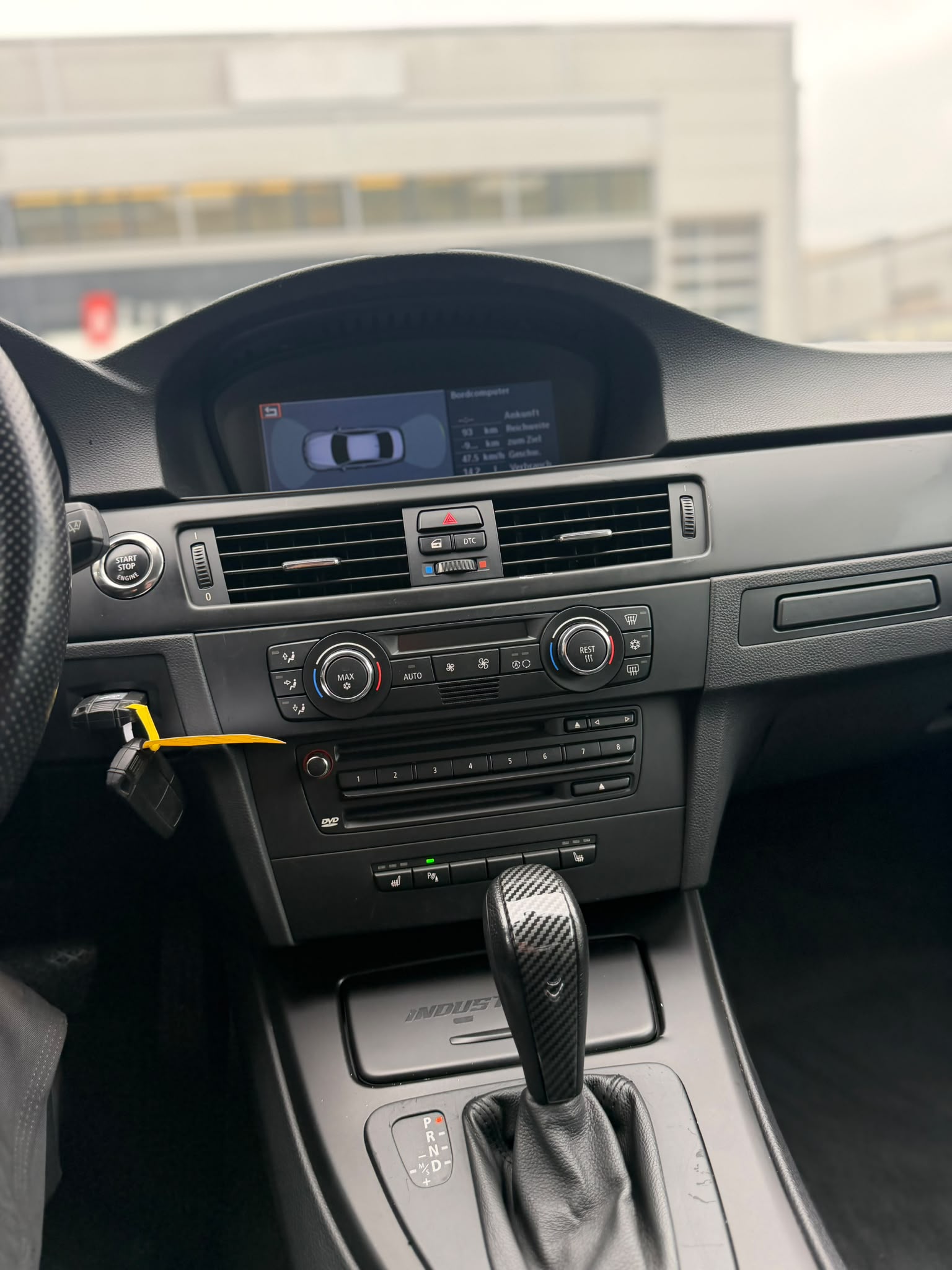 BMW 335i Coupé-image-17