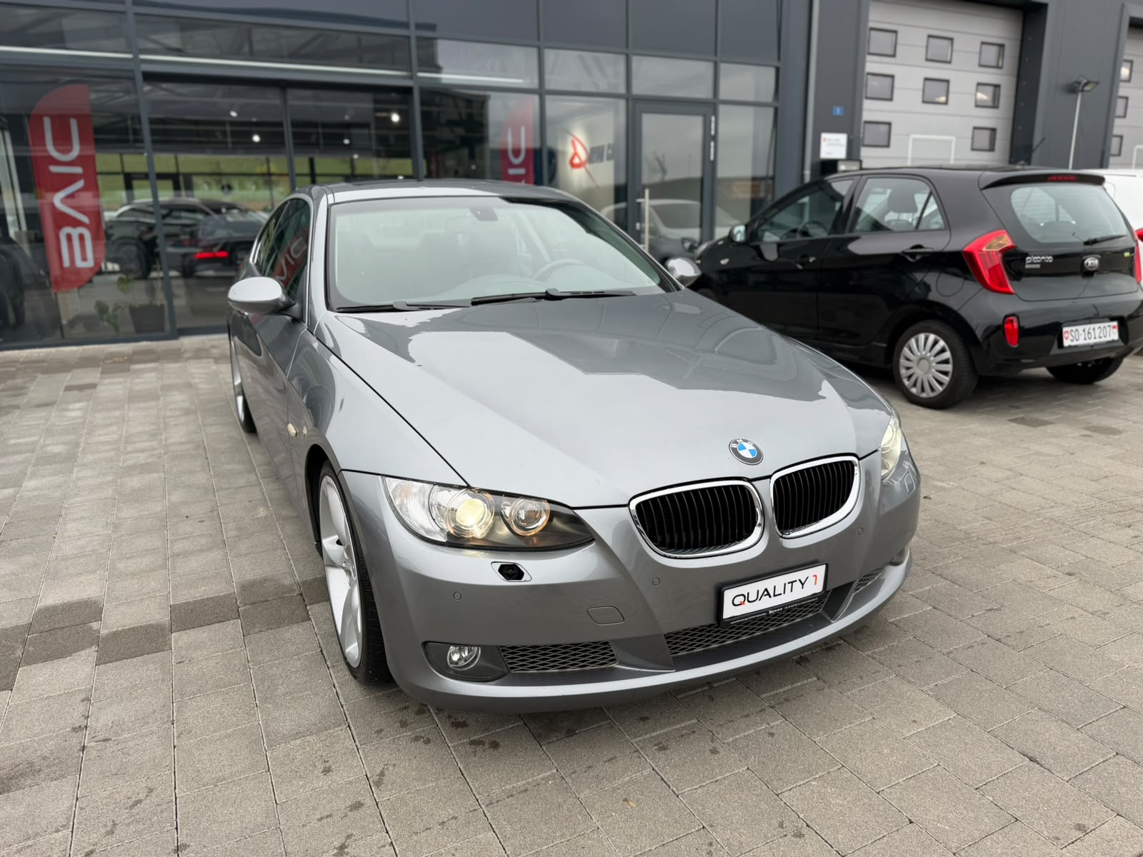 BMW 335i Coupé-image-1