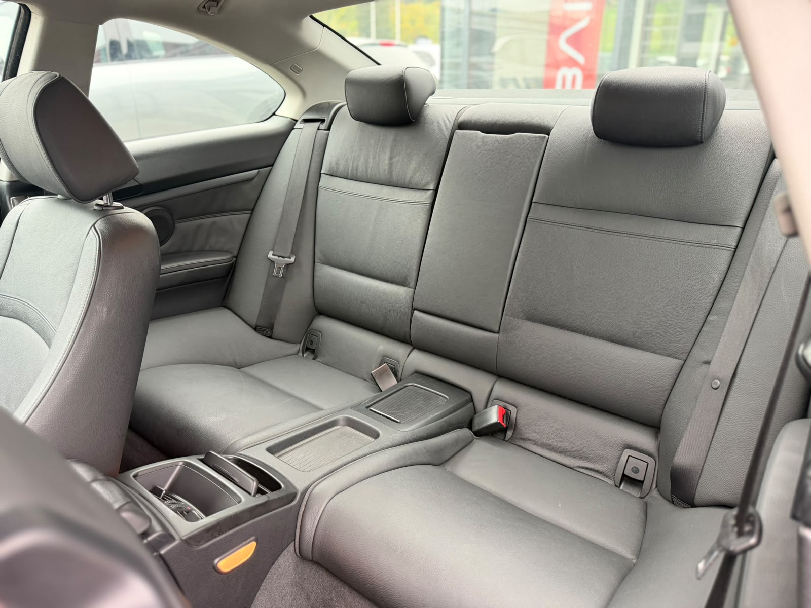 BMW 335i Coupé-image-15