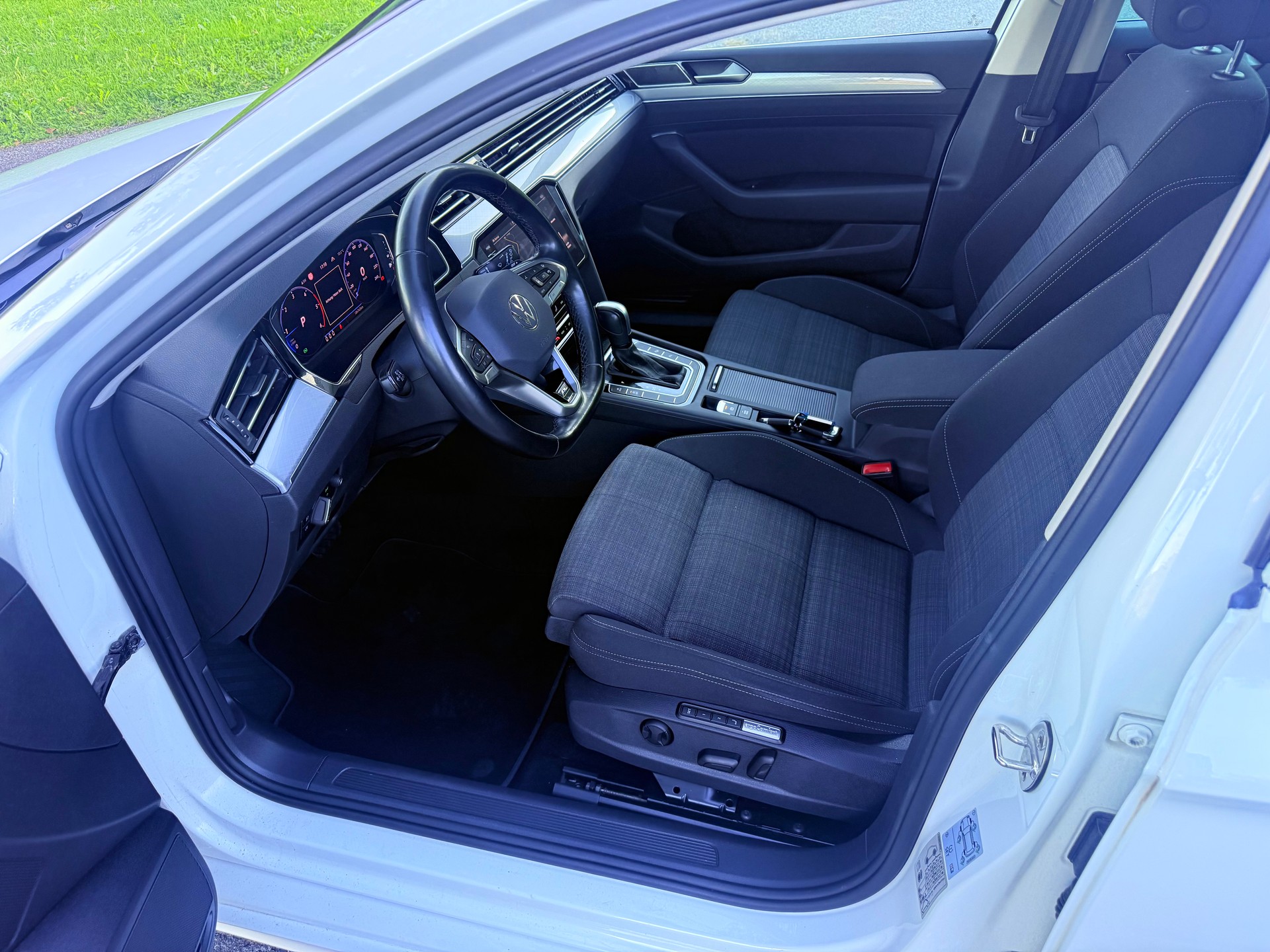 VW Passat 2.0 TDI BMT Business 4Motion DSG *R Line*-image-12