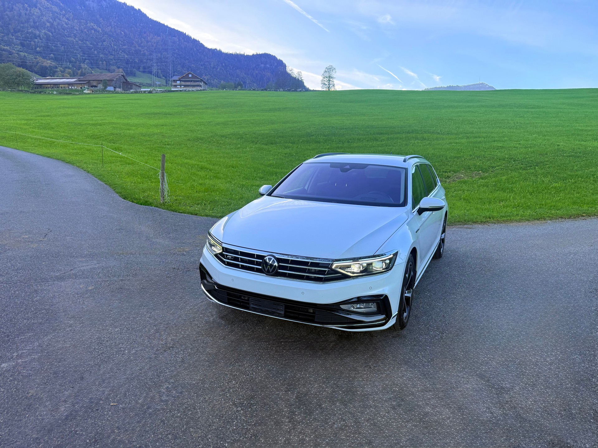 VW Passat 2.0 TDI BMT Business 4Motion DSG *R Line*-image-0