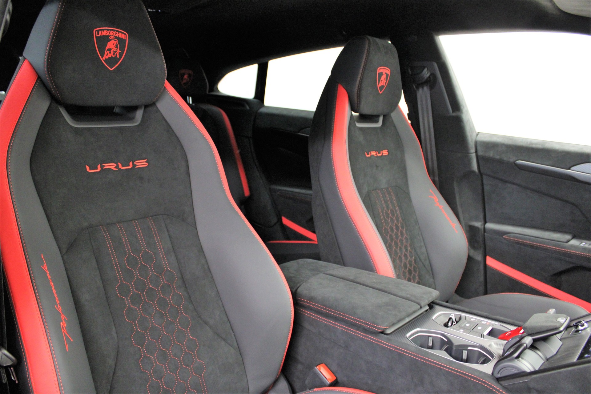 LAMBORGHINI Urus Performante SCV-12-image-3