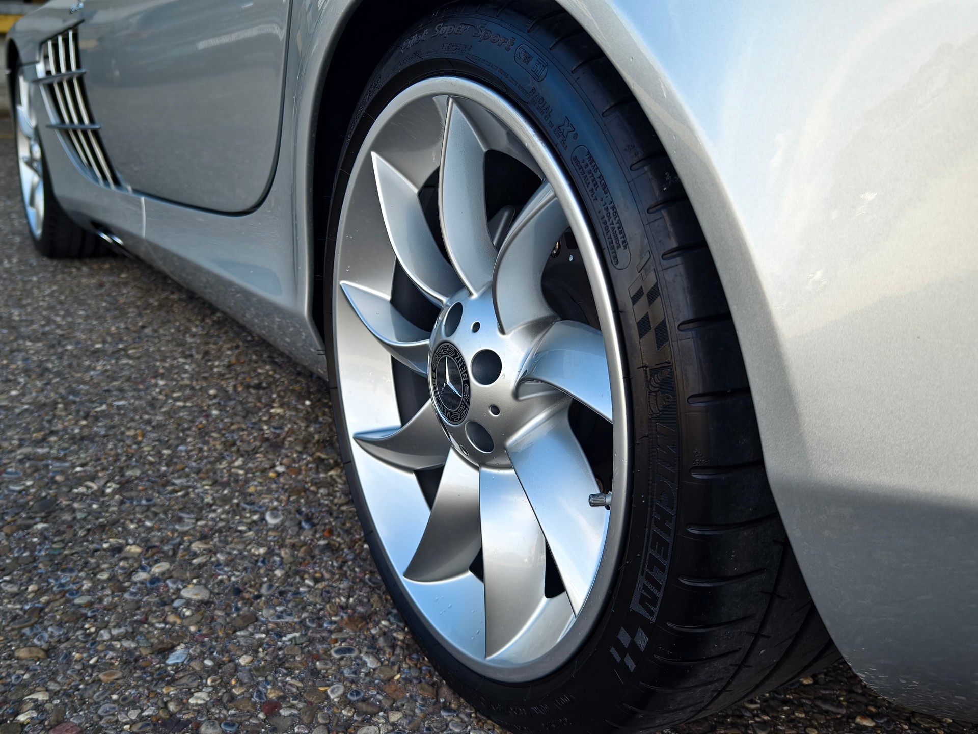 MERCEDES-BENZ SLR-image-9