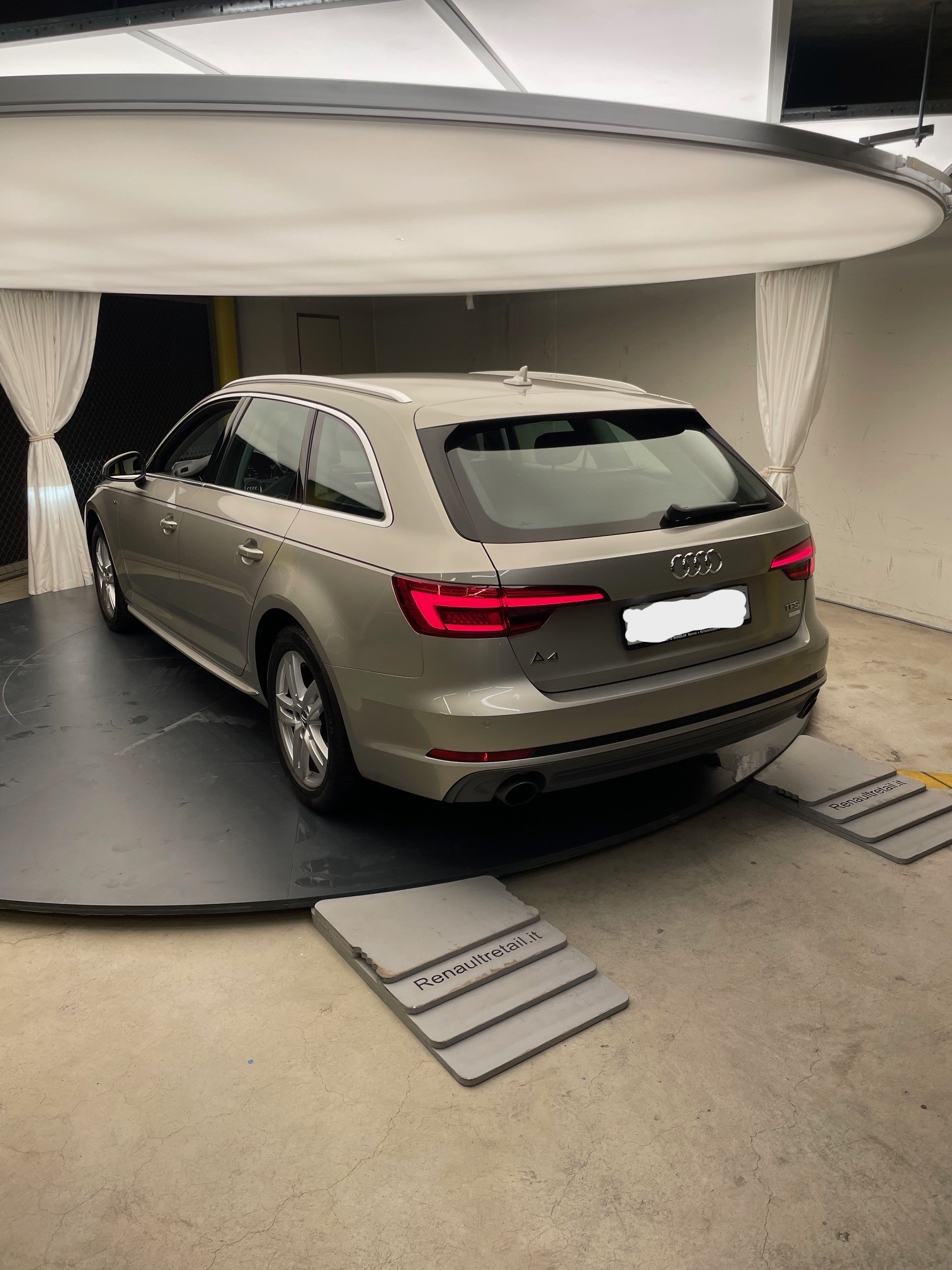 AUDI A4 Avant 2.0 TFSI S-tronic-image-14