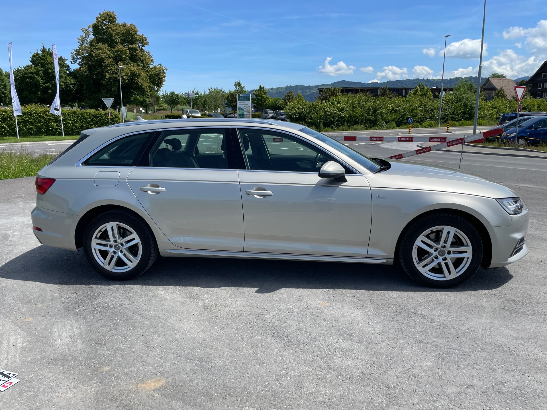 AUDI A4 Avant 2.0 TFSI S-tronic-image-10
