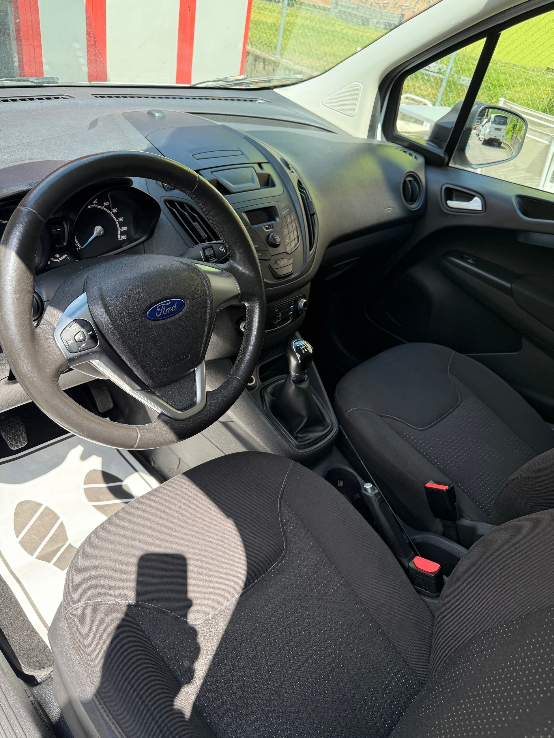FORD Transit Courier Van 1.5 TDCi Trend-image-3