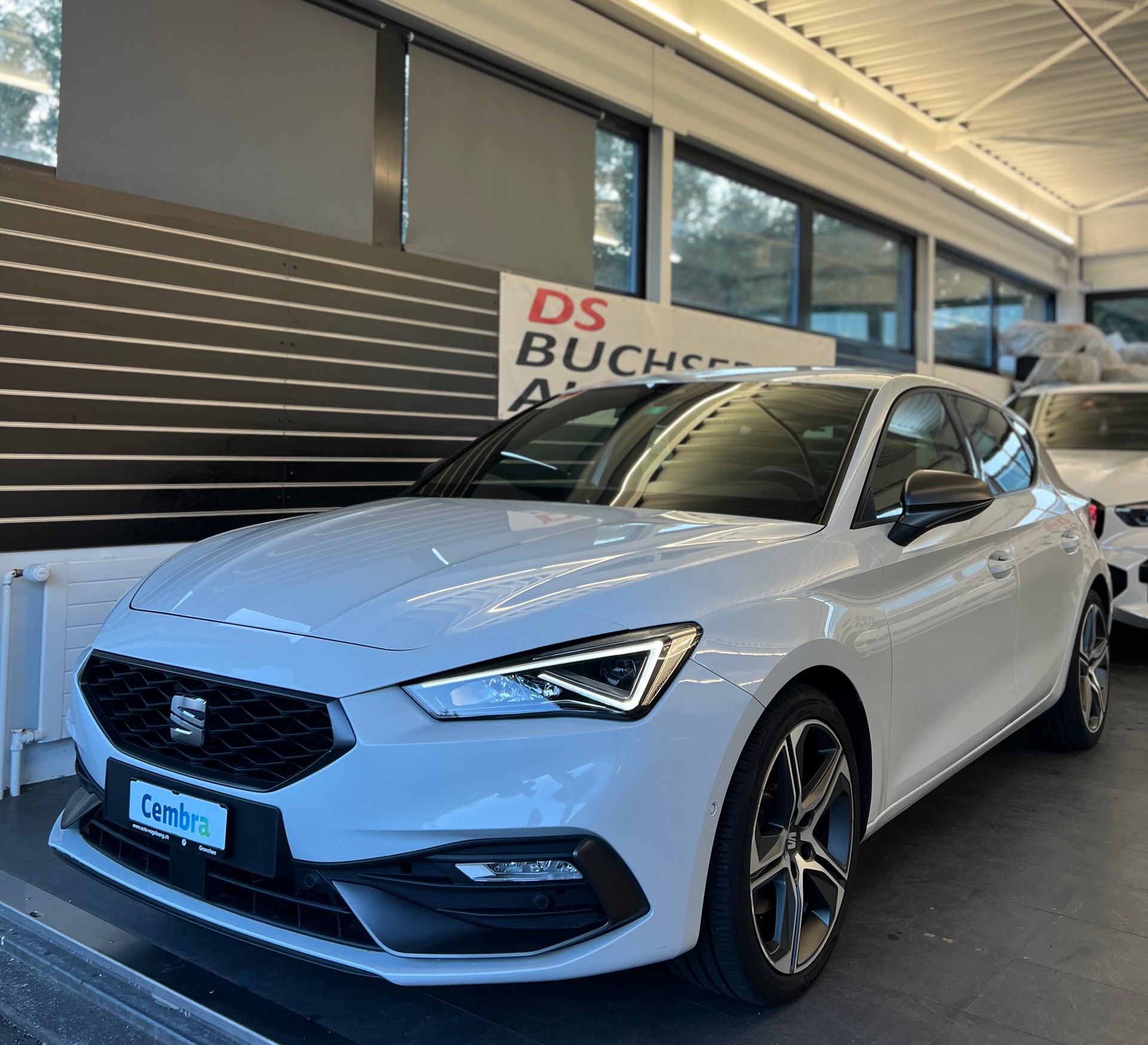 SEAT Leon ST 2.0 TDI EVO DSG FR-image-1