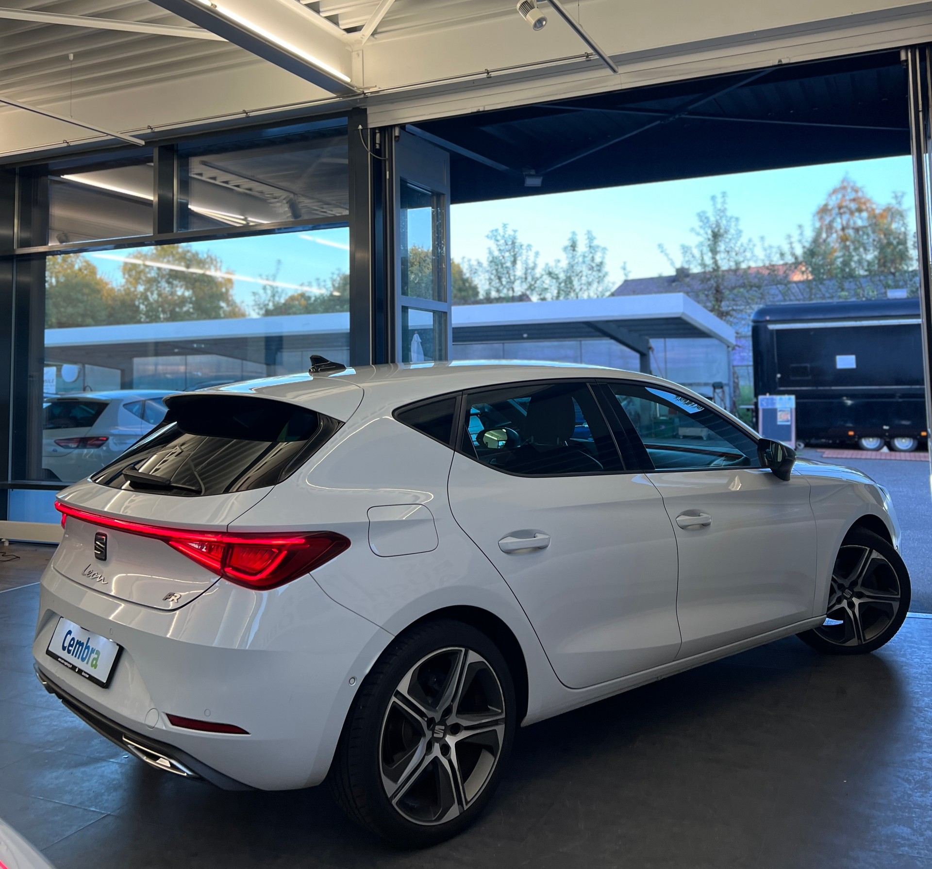 SEAT Leon ST 2.0 TDI EVO DSG FR-image-3