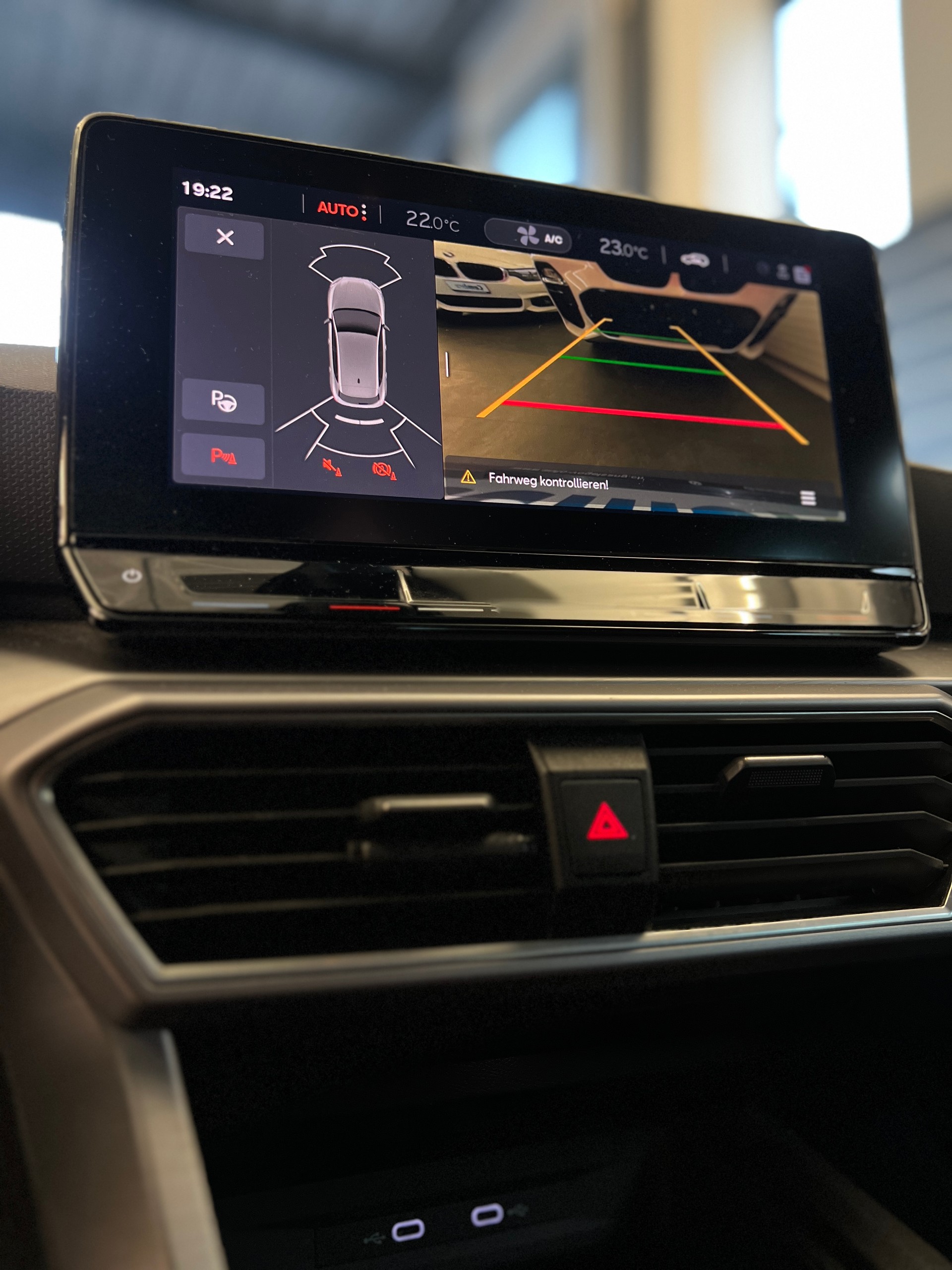 SEAT Leon ST 2.0 TDI EVO DSG FR-image-12