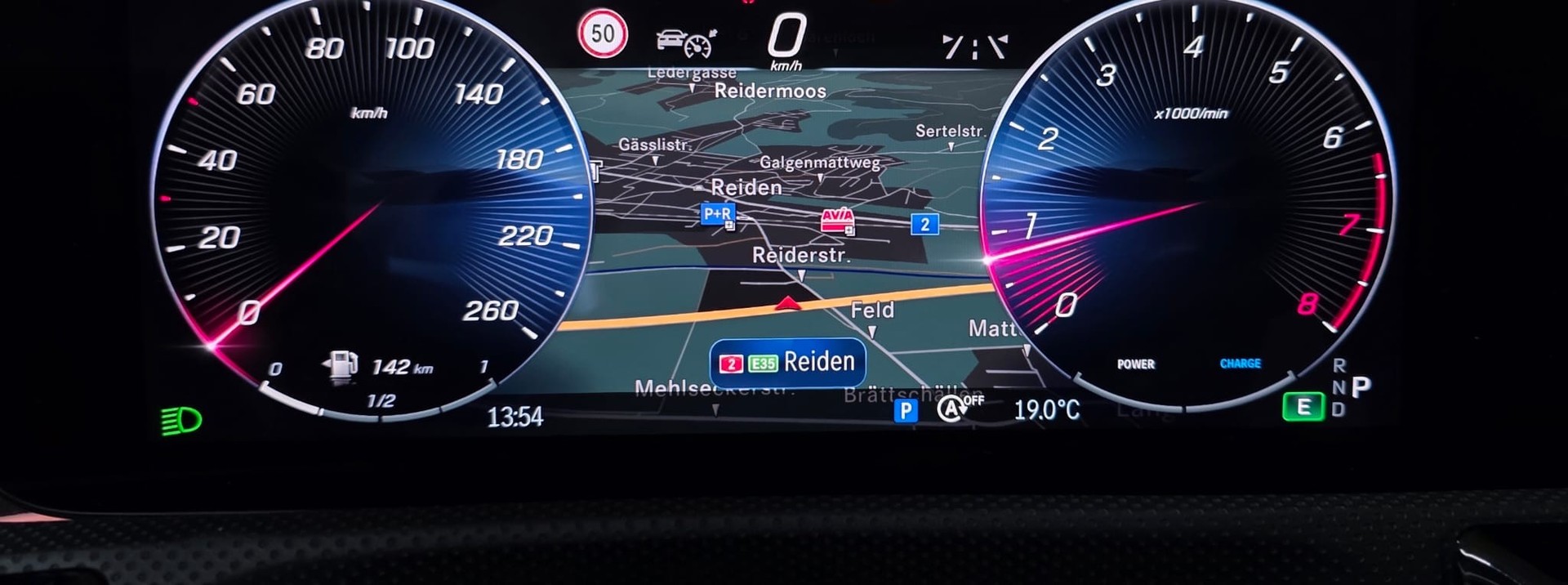 MERCEDES-BENZ CLA 200 AMG Line 7G-DCT *AHK*-image-17