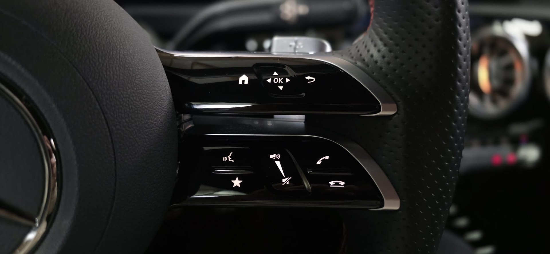 MERCEDES-BENZ CLA 200 AMG Line 7G-DCT *AHK*-image-16