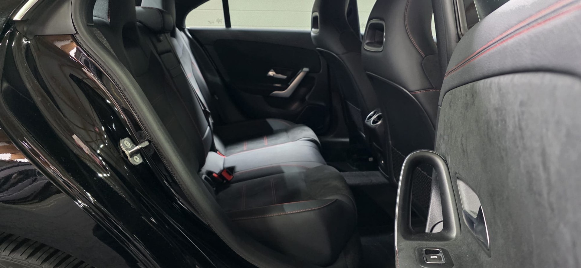 MERCEDES-BENZ CLA 200 AMG Line 7G-DCT *AHK*-image-25