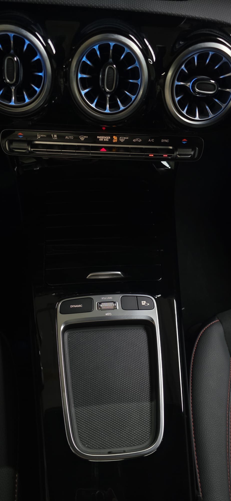 MERCEDES-BENZ CLA 200 AMG Line 7G-DCT *AHK*-image-23