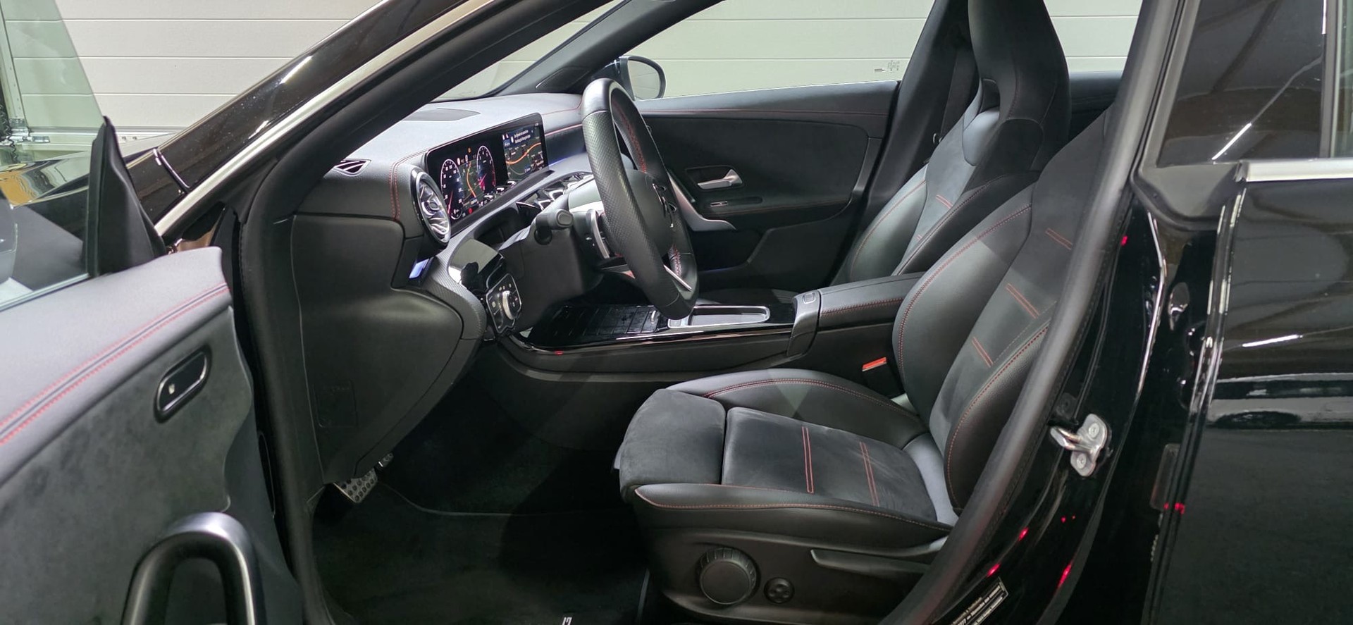 MERCEDES-BENZ CLA 200 AMG Line 7G-DCT *AHK*-image-8