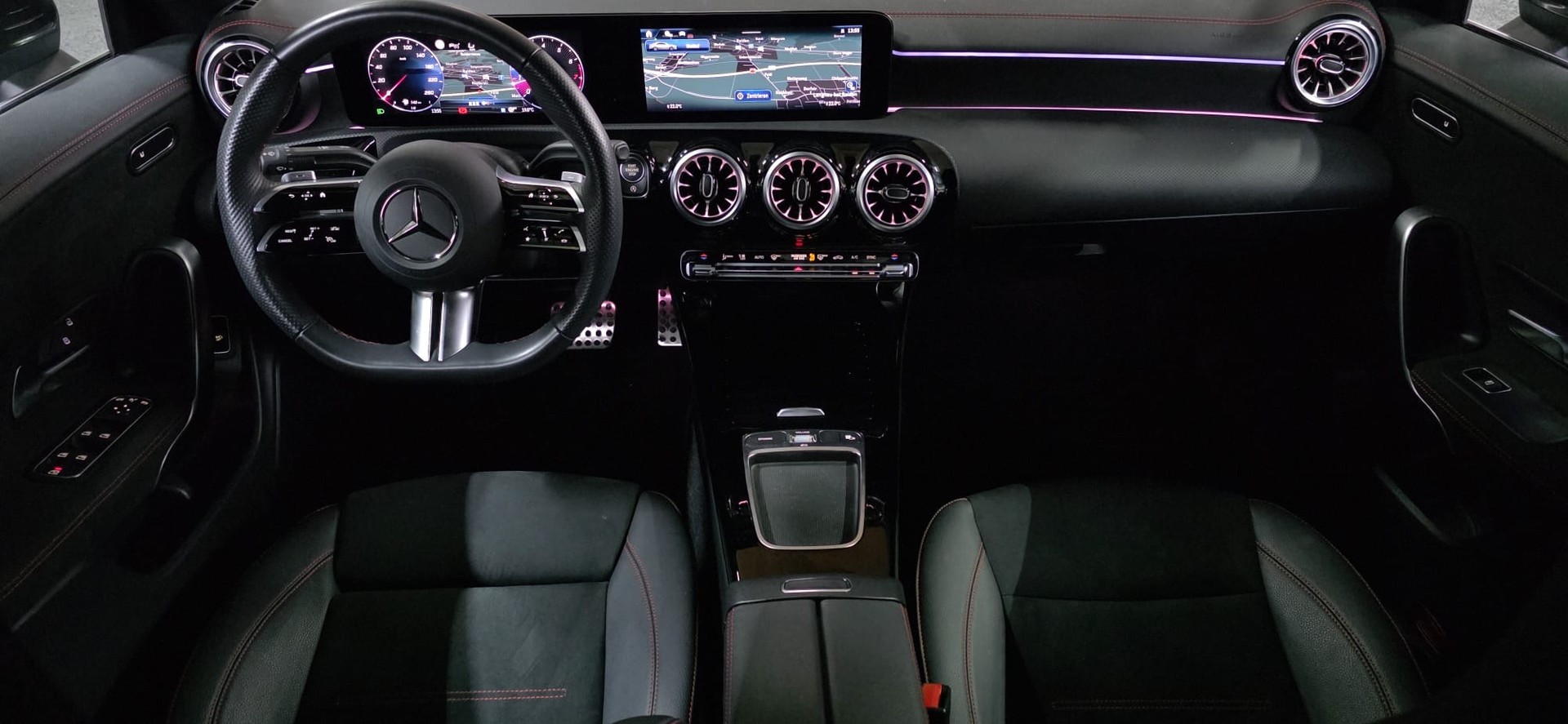 MERCEDES-BENZ CLA 200 AMG Line 7G-DCT *AHK*-image-12