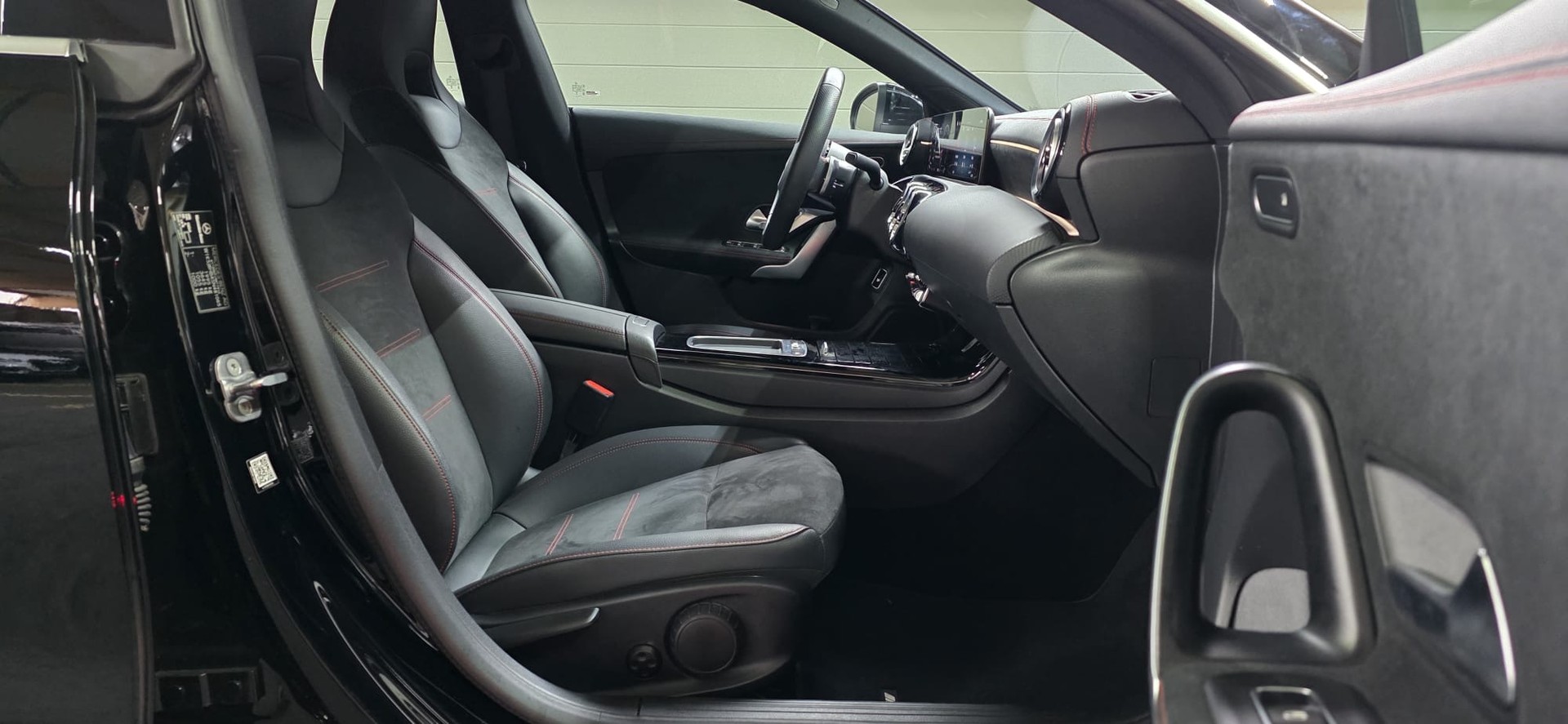 MERCEDES-BENZ CLA 200 AMG Line 7G-DCT *AHK*-image-9