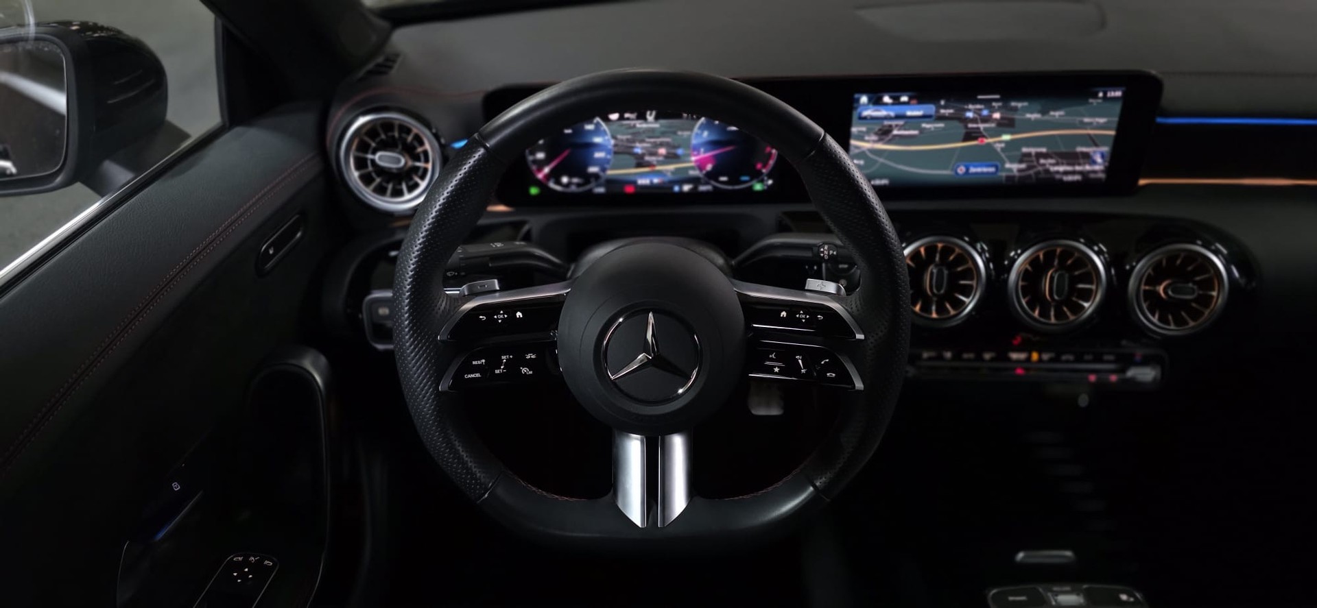 MERCEDES-BENZ CLA 200 AMG Line 7G-DCT *AHK*-image-13