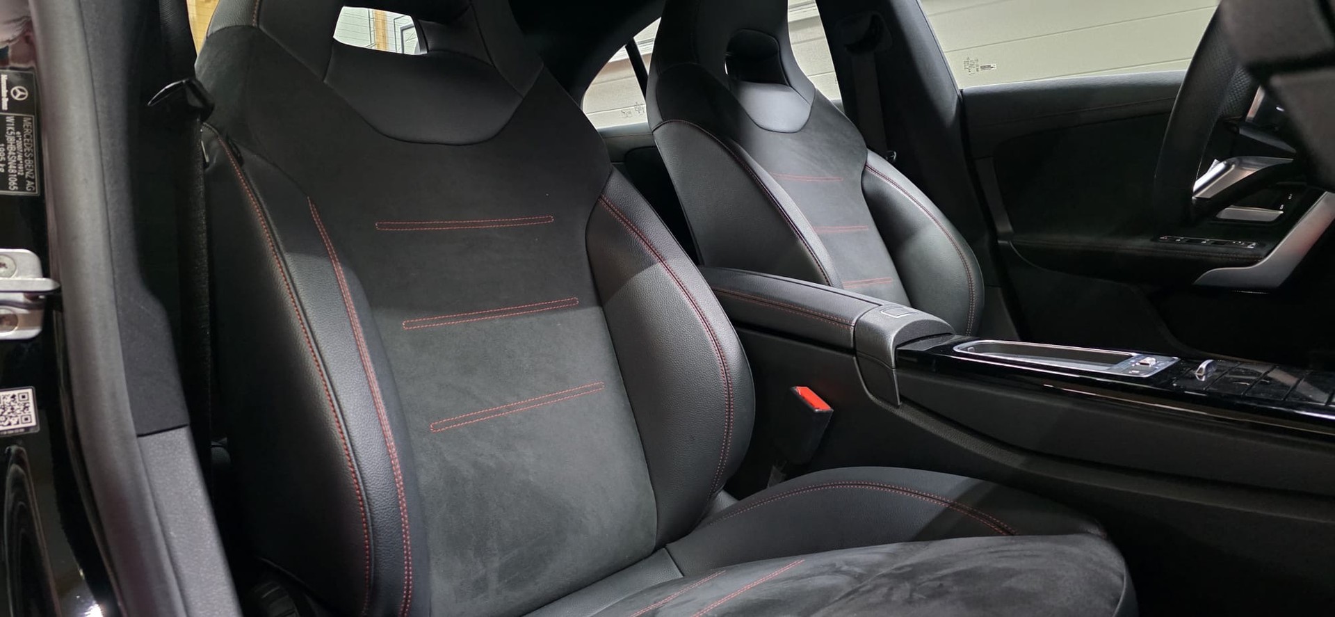 MERCEDES-BENZ CLA 200 AMG Line 7G-DCT *AHK*-image-11