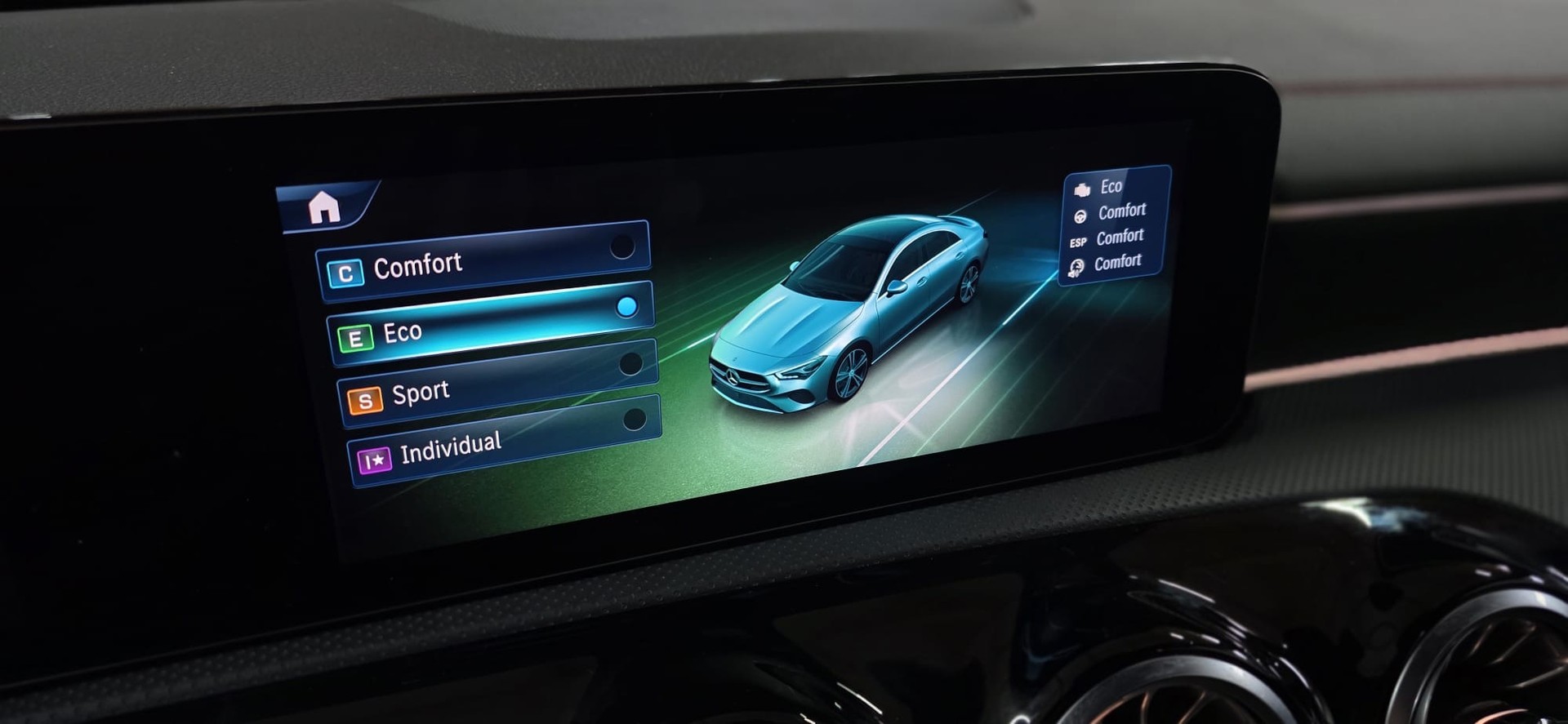 MERCEDES-BENZ CLA 200 AMG Line 7G-DCT *AHK*-image-19