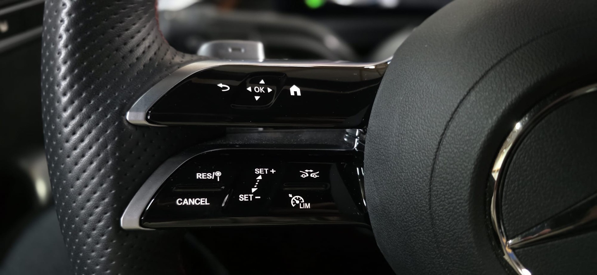 MERCEDES-BENZ CLA 200 AMG Line 7G-DCT *AHK*-image-15