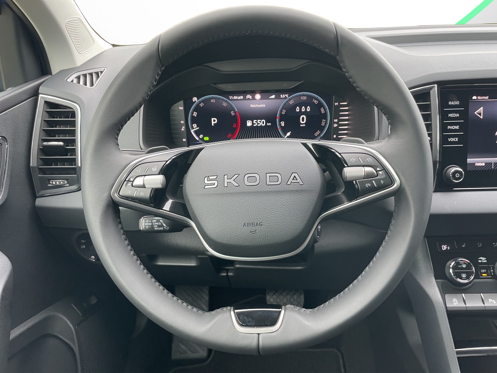 SKODA Karoq 1.5 TSI Dynamic DSG-image-7
