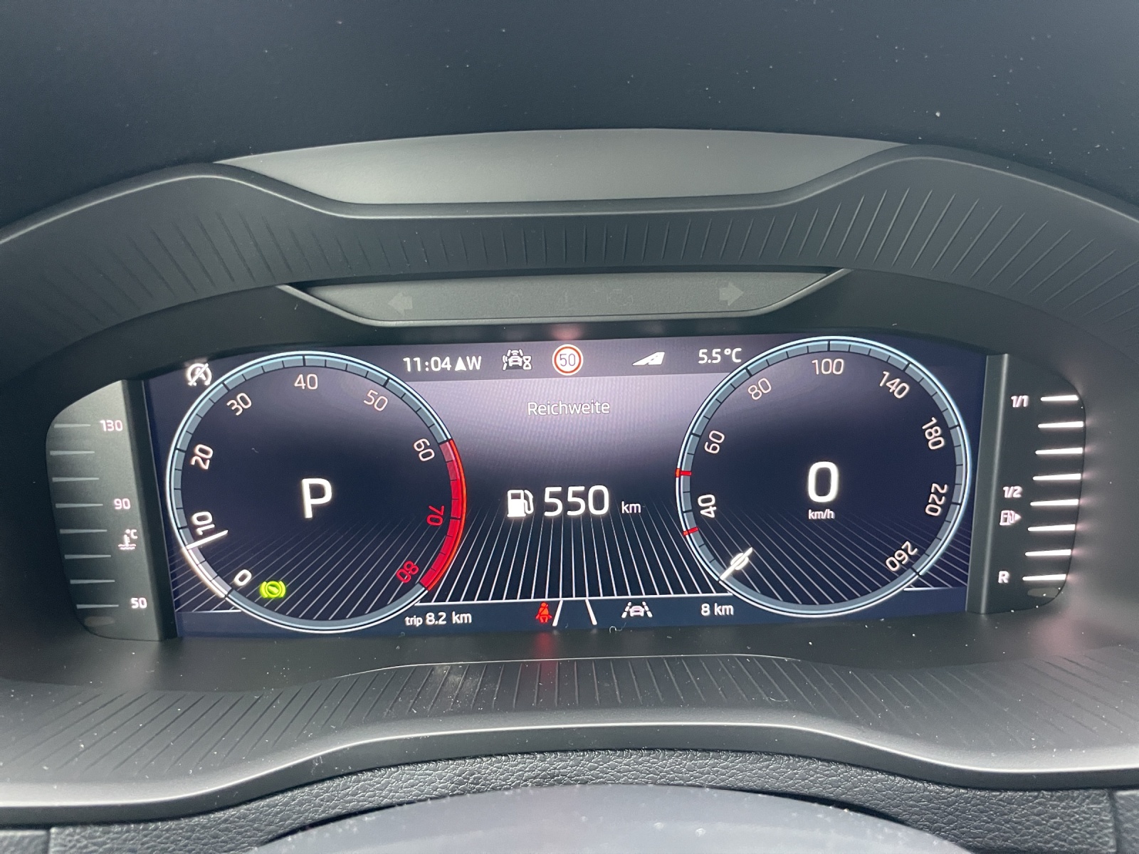 SKODA Karoq 1.5 TSI Dynamic DSG-image-8