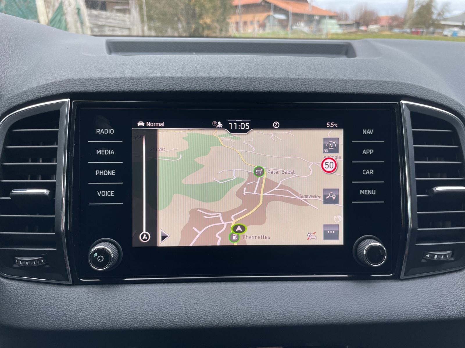 SKODA Karoq 1.5 TSI Dynamic DSG-image-11