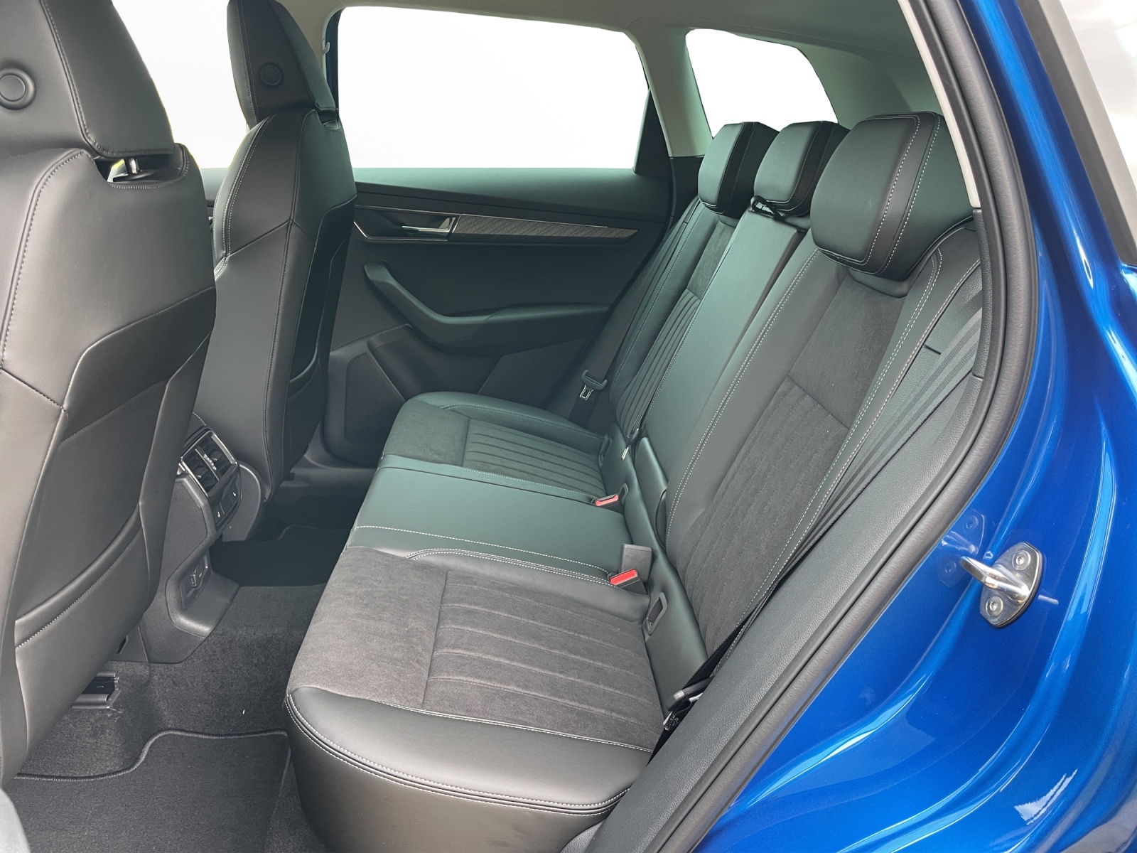 SKODA Karoq 1.5 TSI Dynamic DSG-image-13