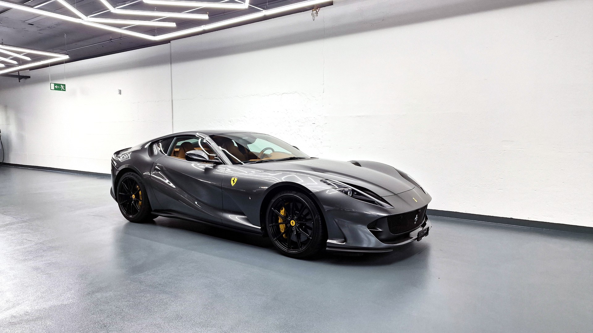 FERRARI 812 Superfast 6.5-image-1