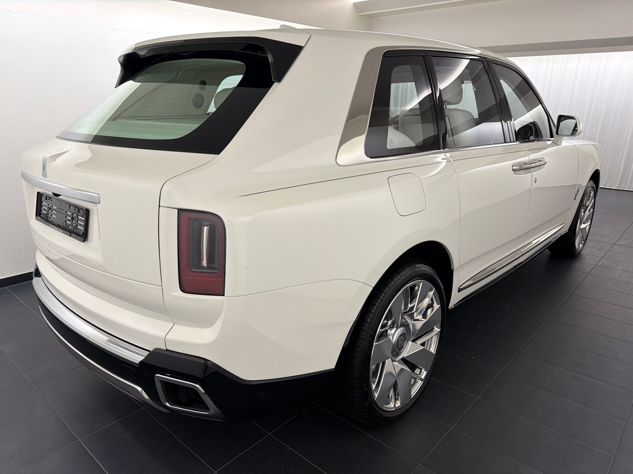 ROLLS-ROYCE Cullinan 6.7 V12-image-2