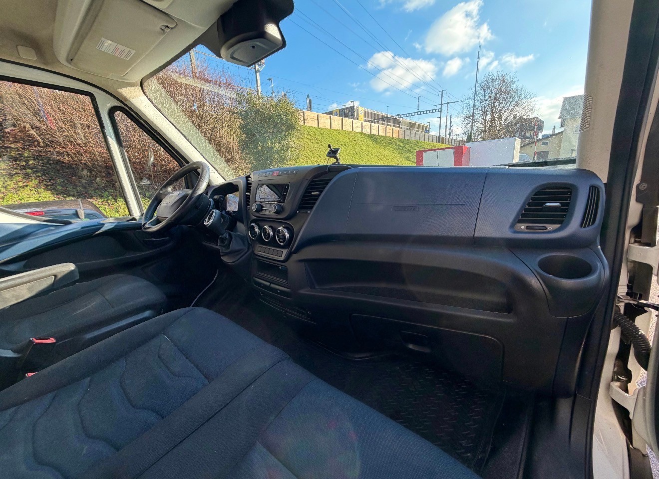 IVECO 35 S 18 Automatik, 180 PS, Koffer mit Hebebühne, AHK 3.5 T-image-9