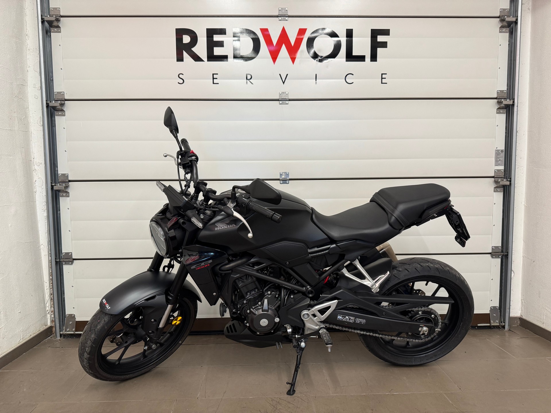 HONDA CB 300 R-image-1