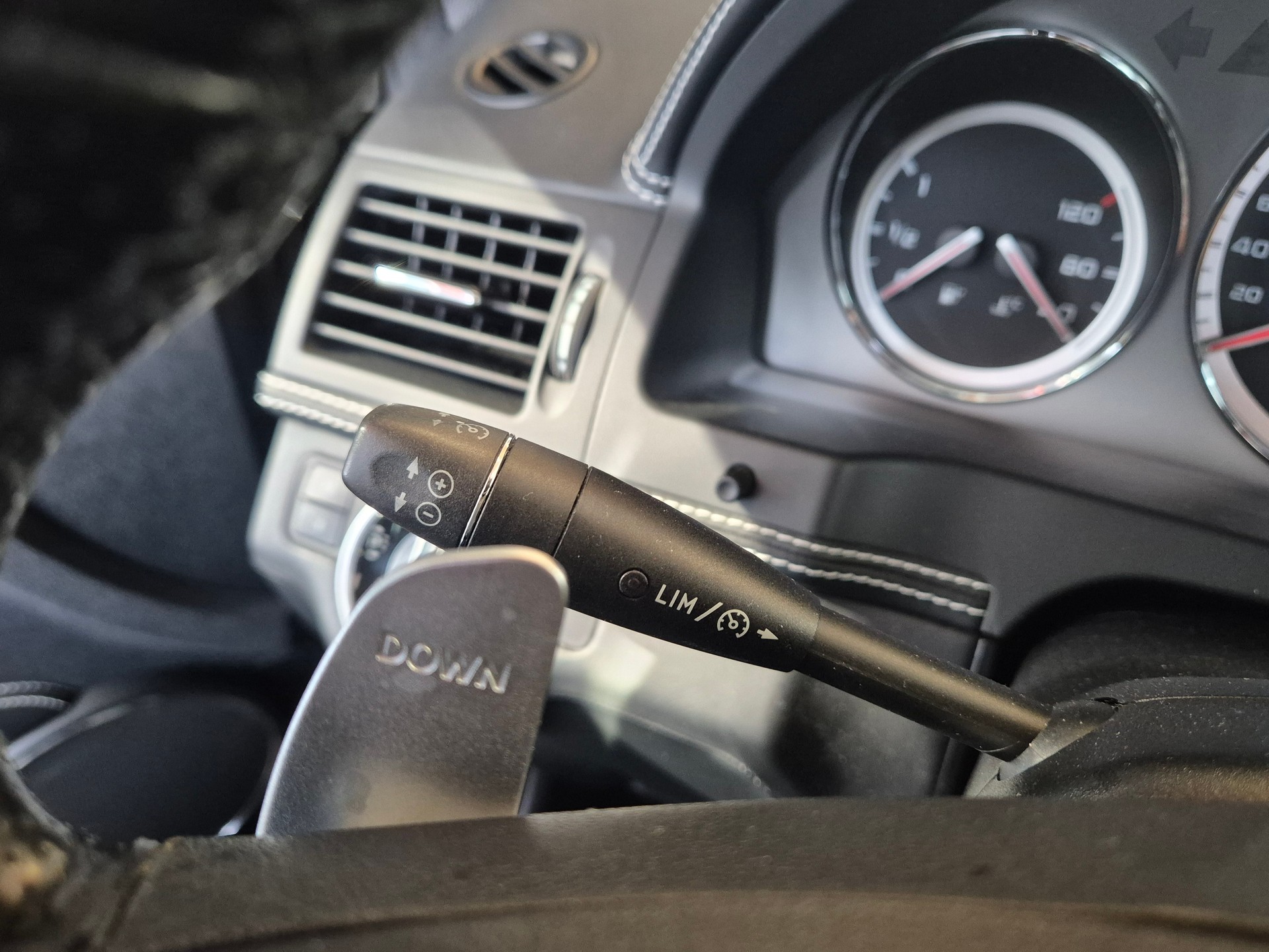 MERCEDES-BENZ C 63 AMG Avantgarde 7G-Tronic - Swiss Edition-image-21