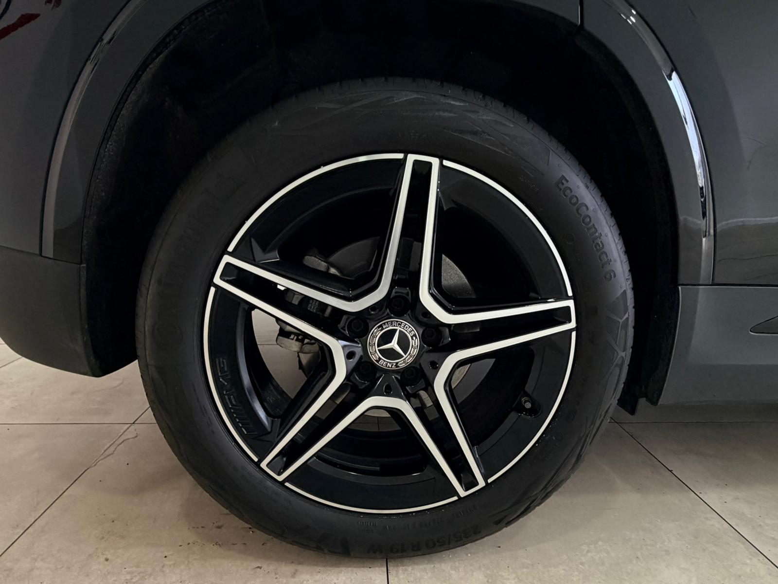 MERCEDES-BENZ GLA 200d AMG Line 8G-DCT-image-7