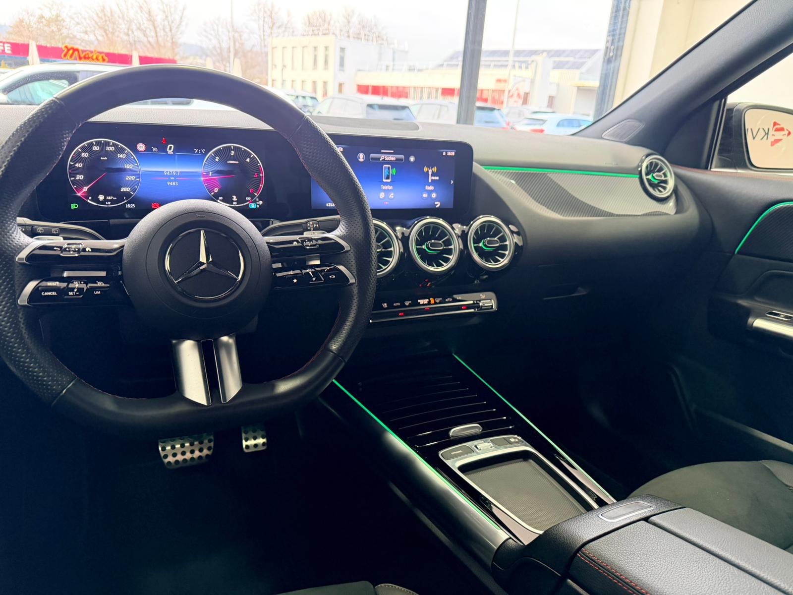 MERCEDES-BENZ GLA 200d AMG Line 8G-DCT-image-10