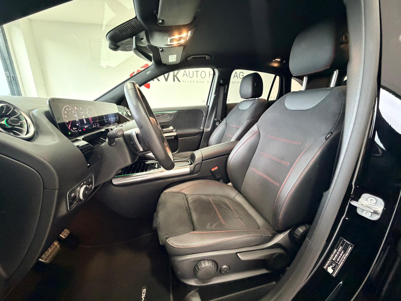 MERCEDES-BENZ GLA 200d AMG Line 8G-DCT-image-17