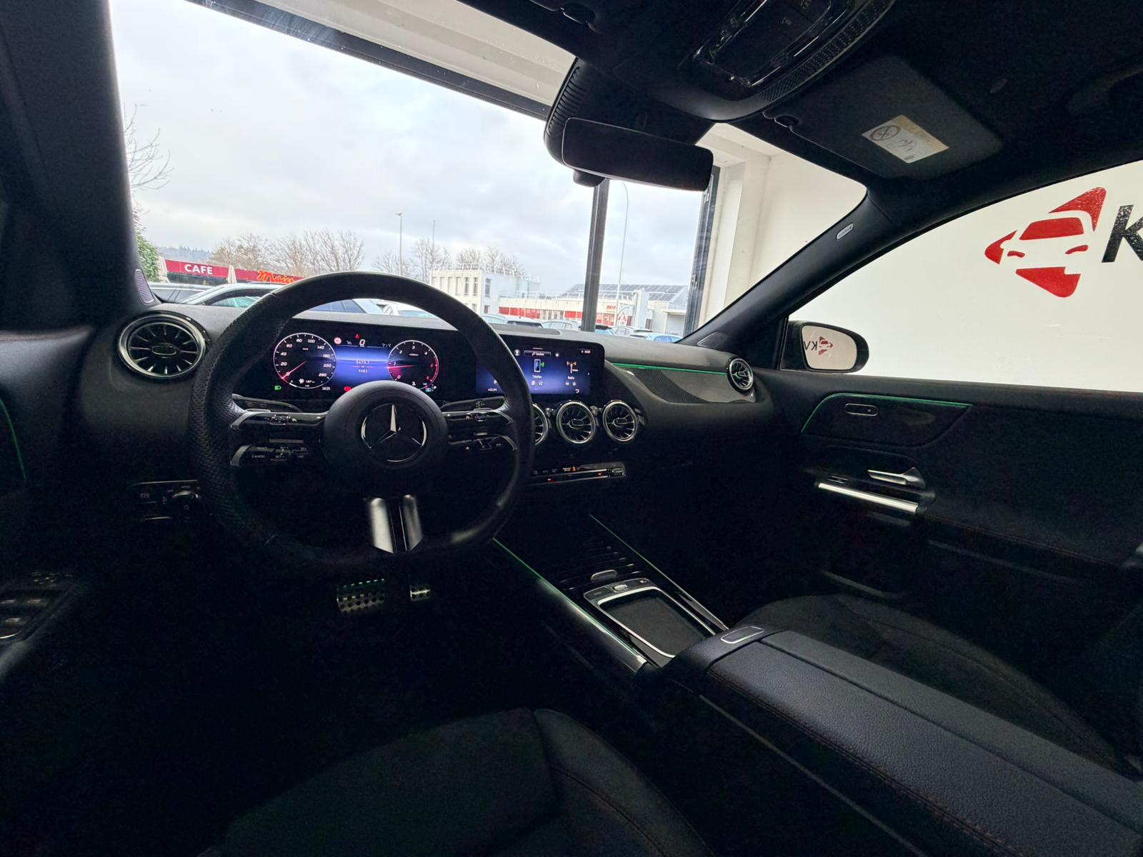 MERCEDES-BENZ GLA 200d AMG Line 8G-DCT-image-11
