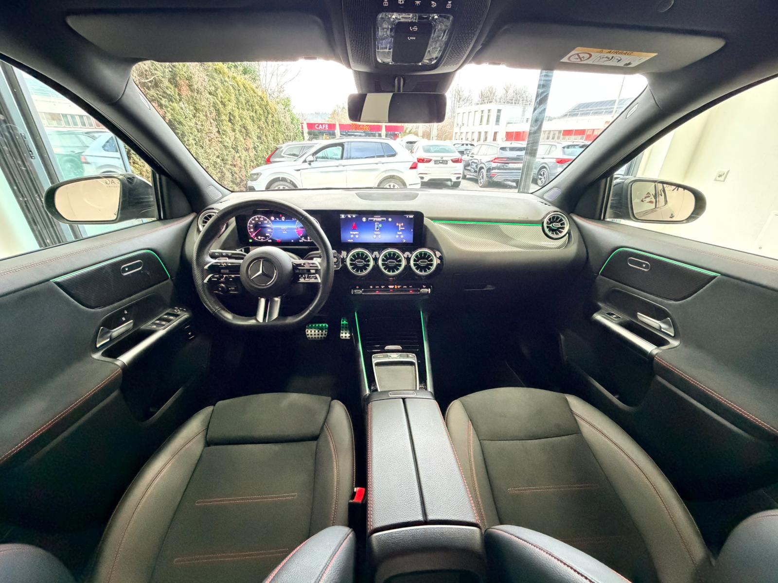 MERCEDES-BENZ GLA 200d AMG Line 8G-DCT-image-8