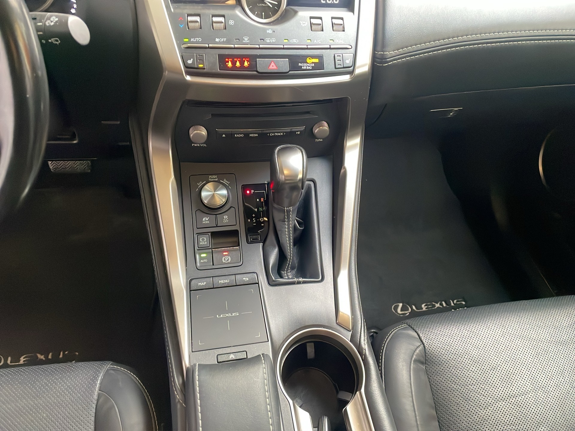 LEXUS NX 300h Diamond E-Four Automatic-image-11