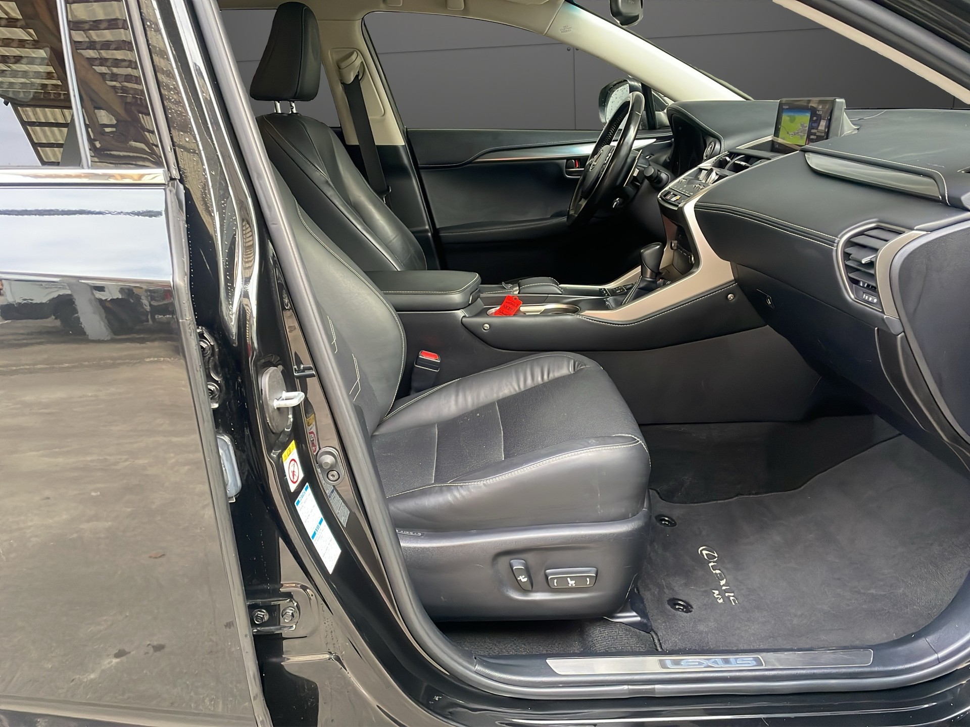 LEXUS NX 300h Diamond E-Four Automatic-image-15