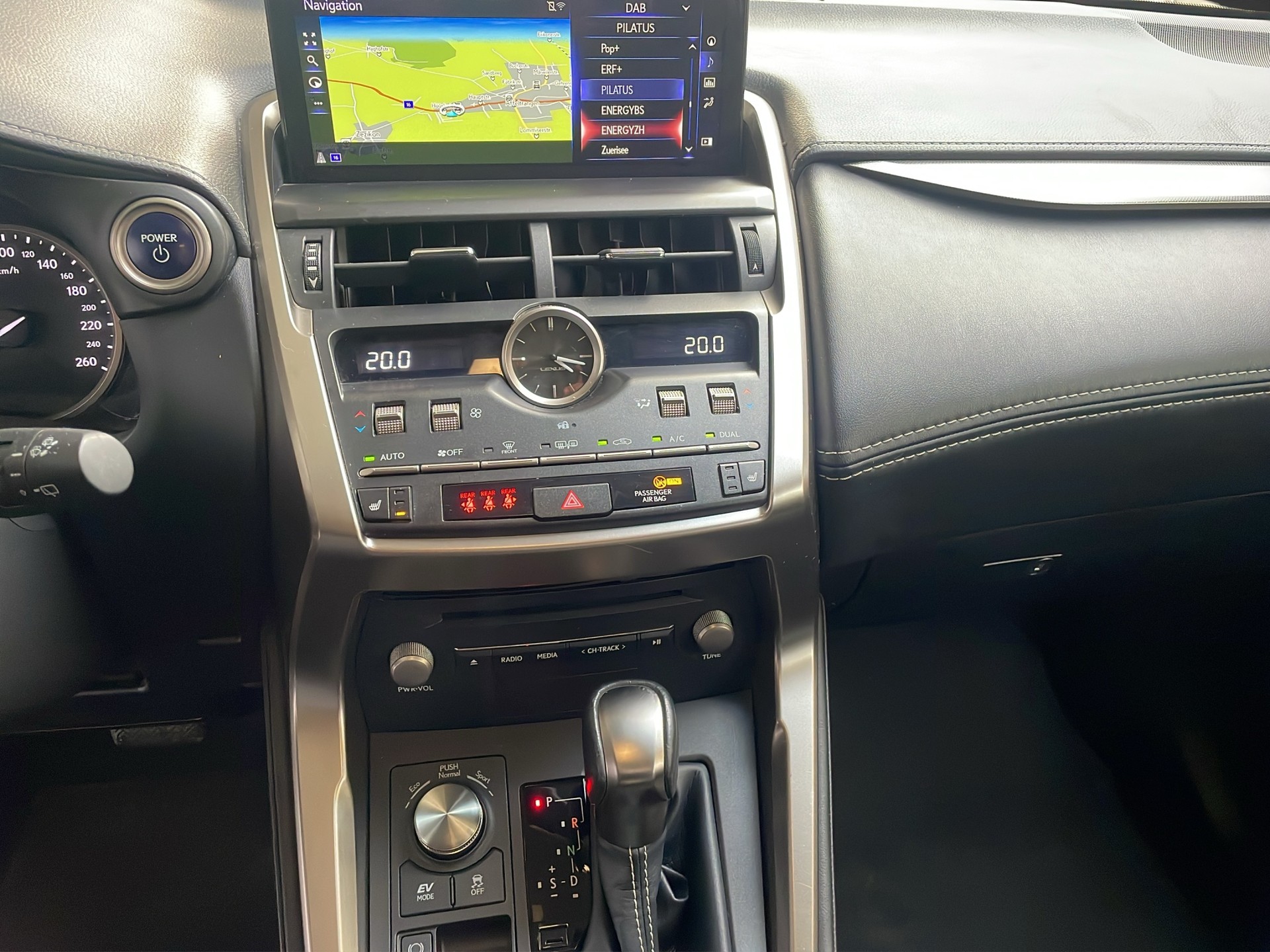 LEXUS NX 300h Diamond E-Four Automatic-image-10