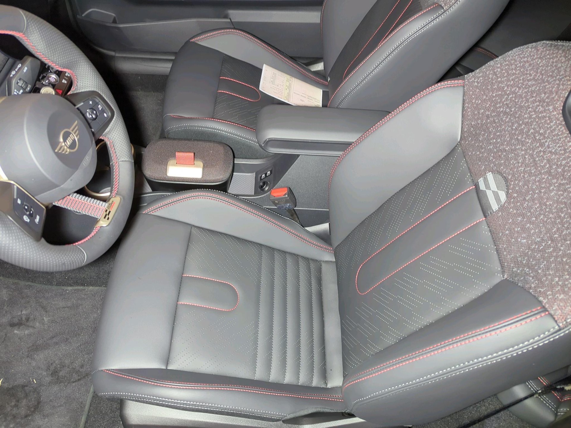 MINI John Cooper Works Cabrio-image-13