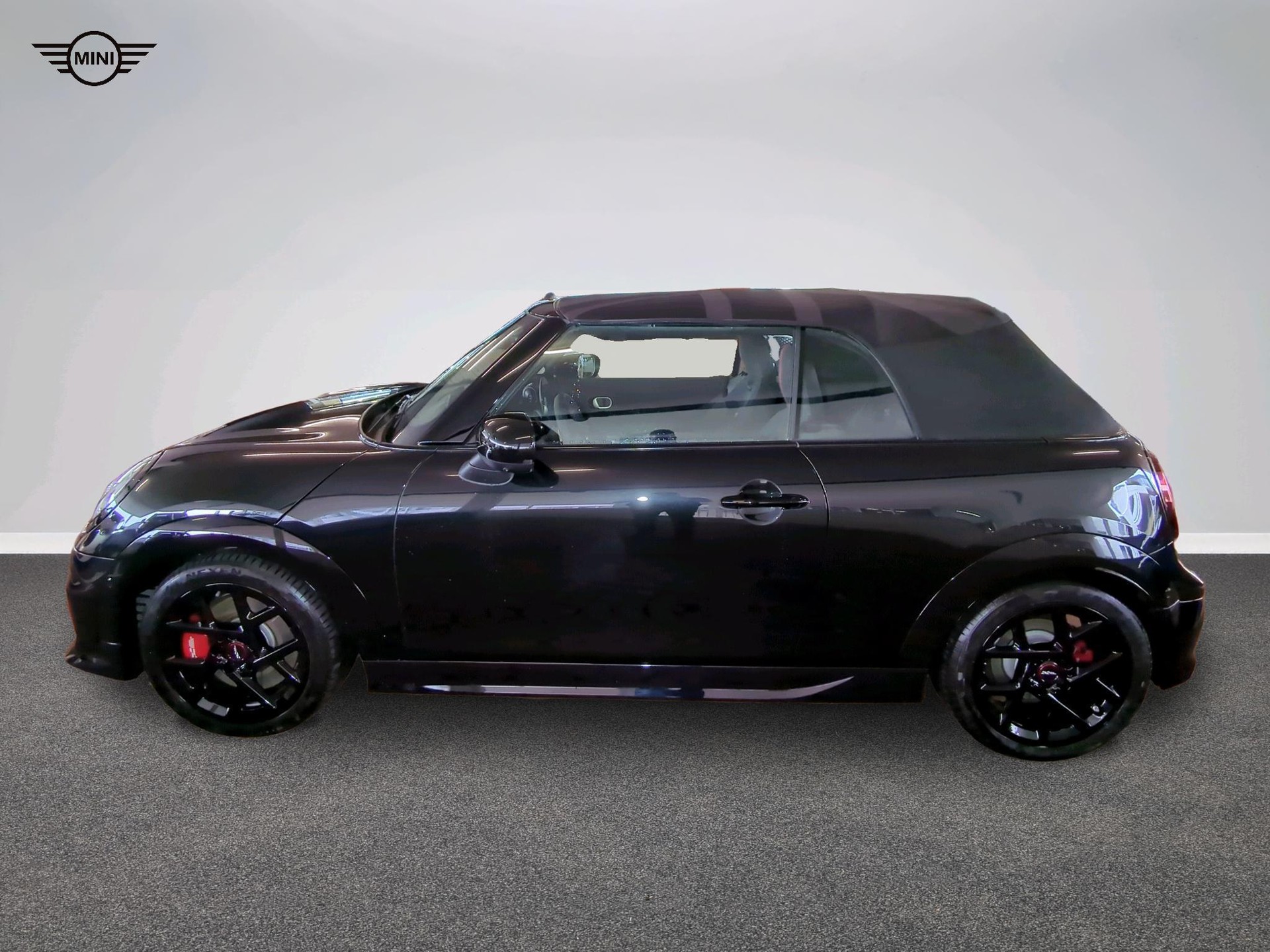 MINI John Cooper Works Cabrio-image-1