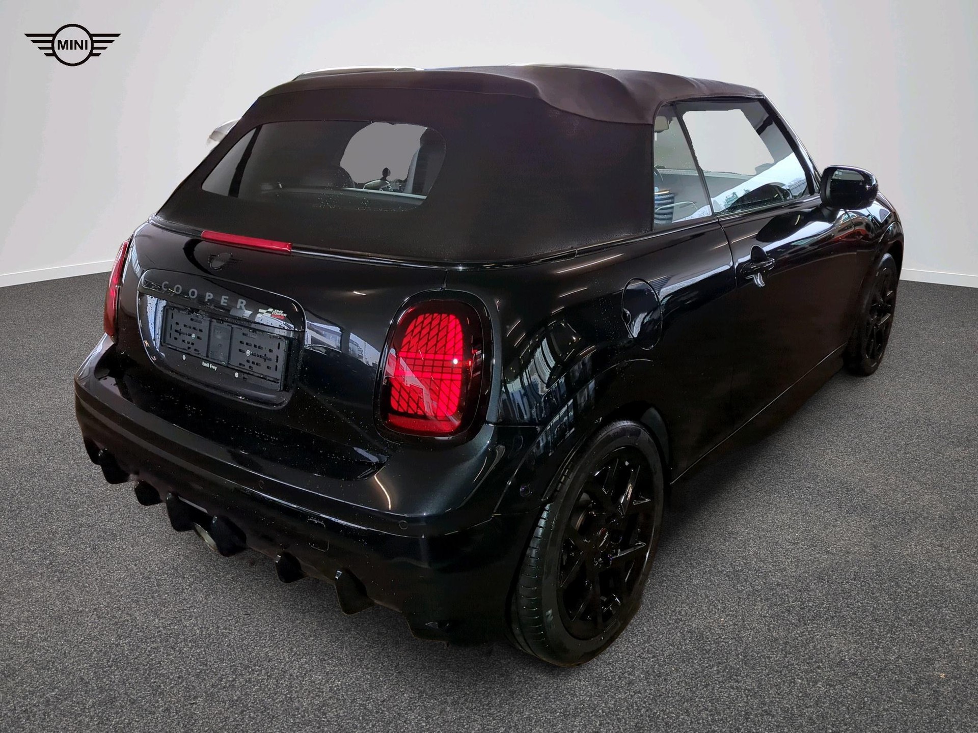 MINI John Cooper Works Cabrio-image-3