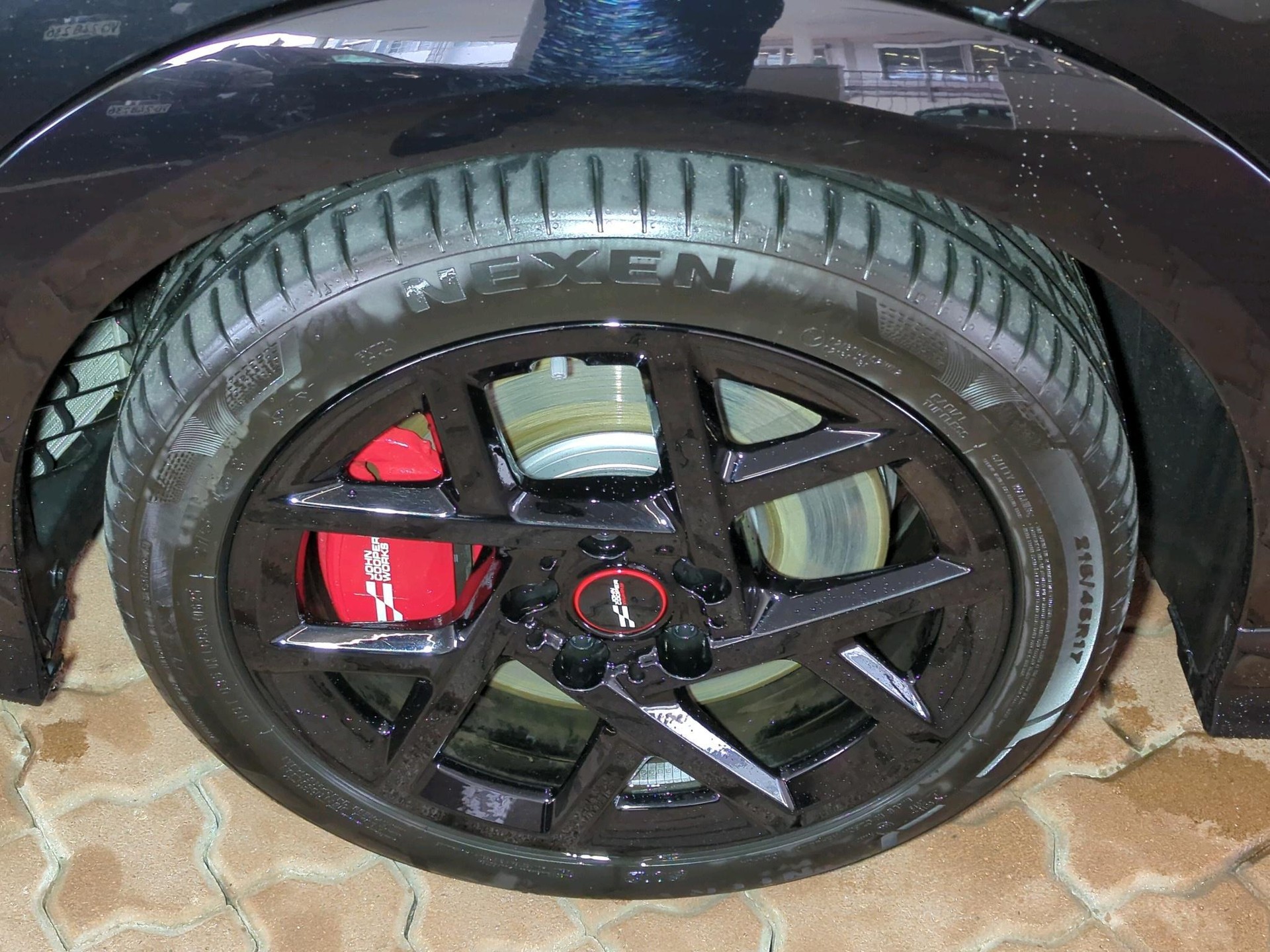 MINI John Cooper Works Cabrio-image-9