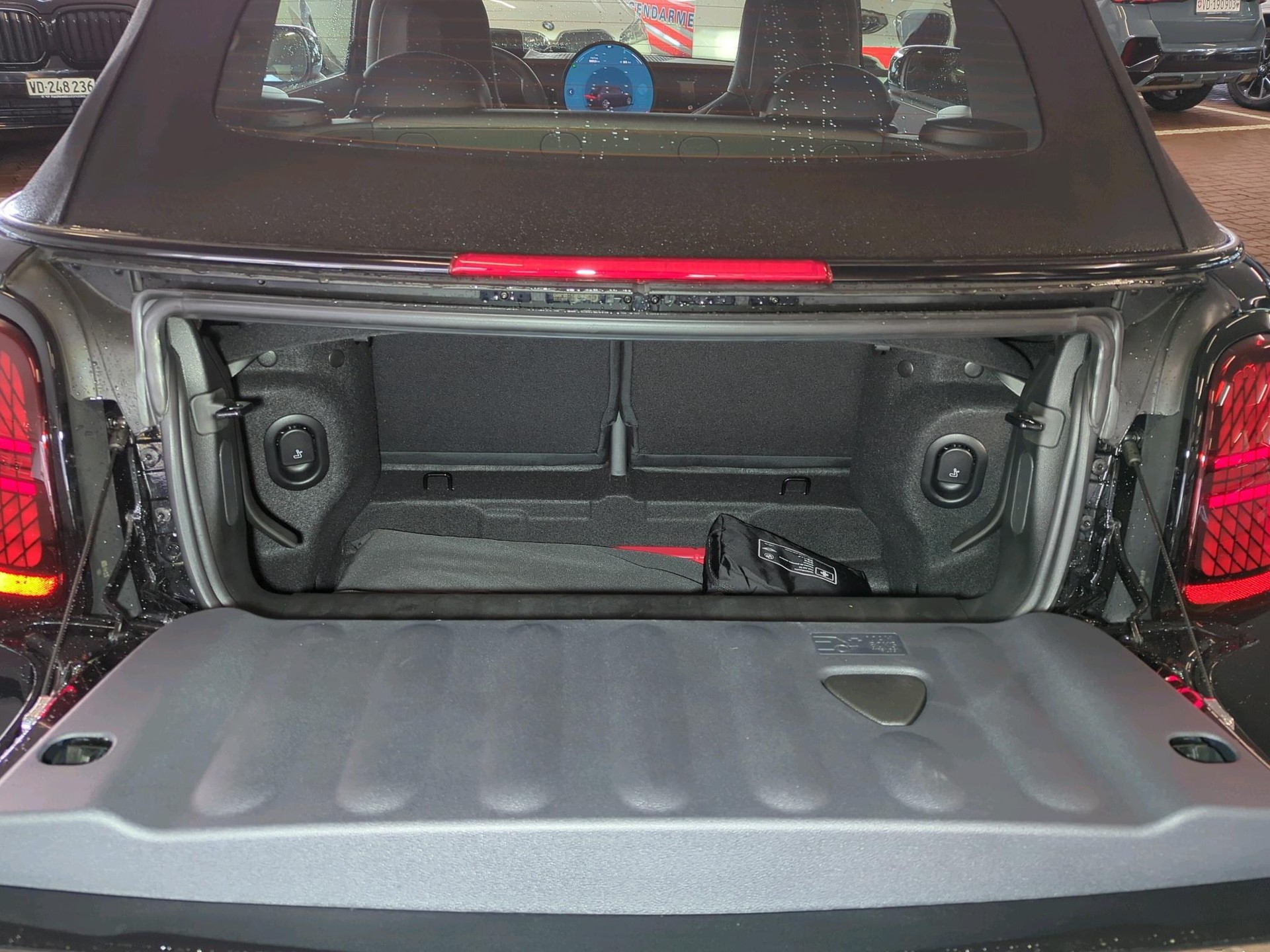 MINI John Cooper Works Cabrio-image-15